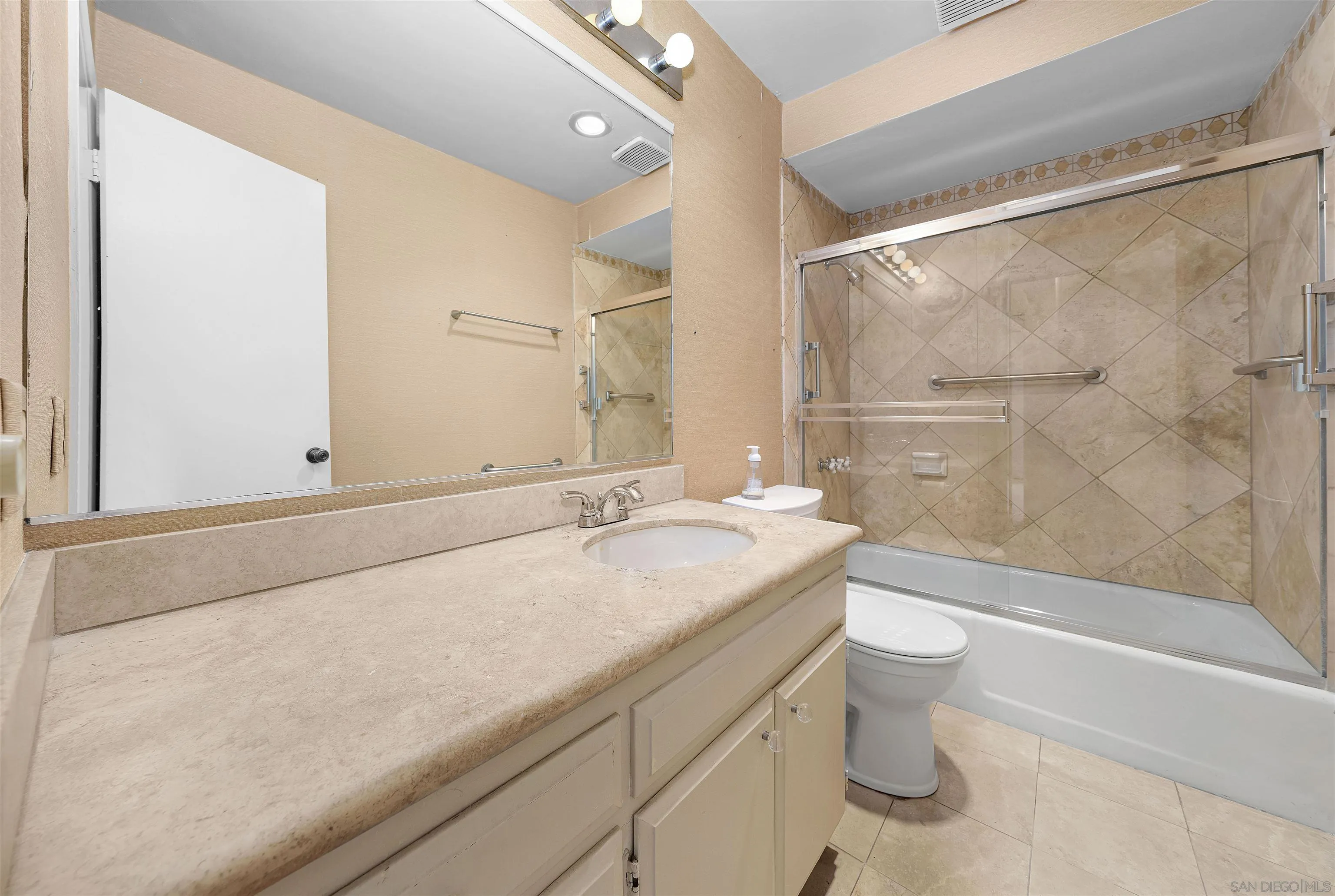 Photo #20: 250028104 Listing: Photo #20