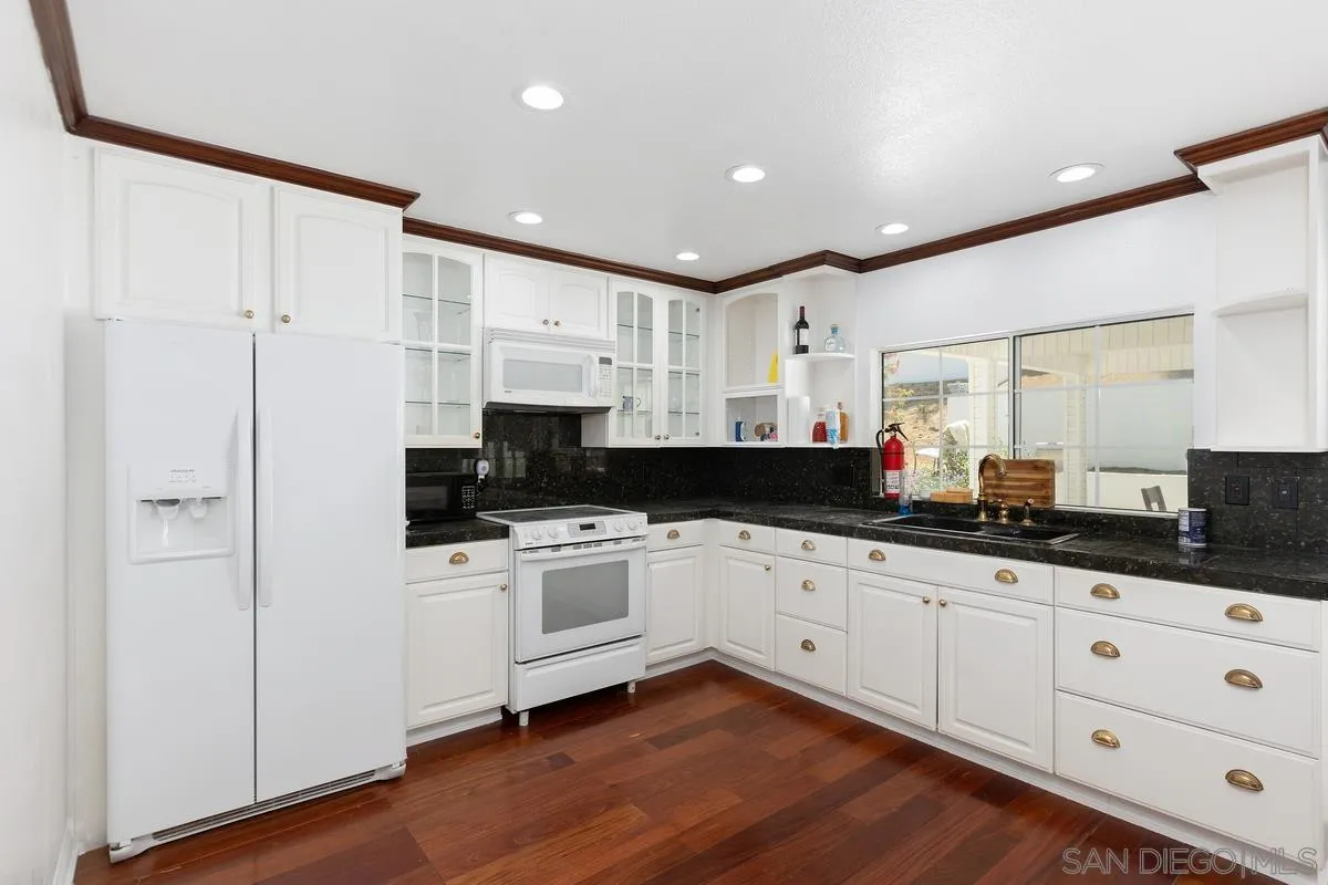 https://cdn.realtyfeed.com/cdn/127/250028154/79ded2c3a27d57fb1f0e8c19bc64a996.webp