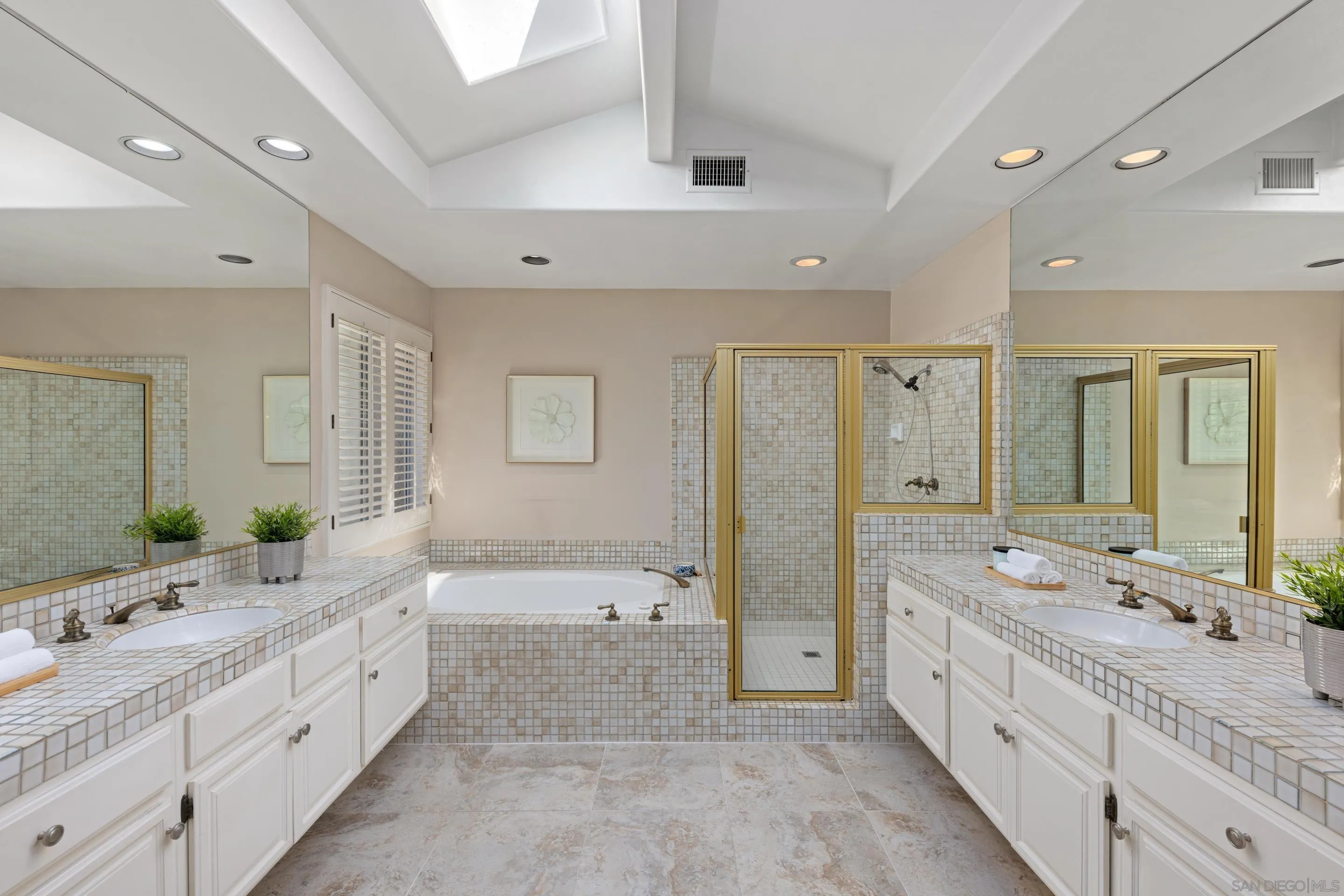Photo #23: 250028171 Listing: Photo #23