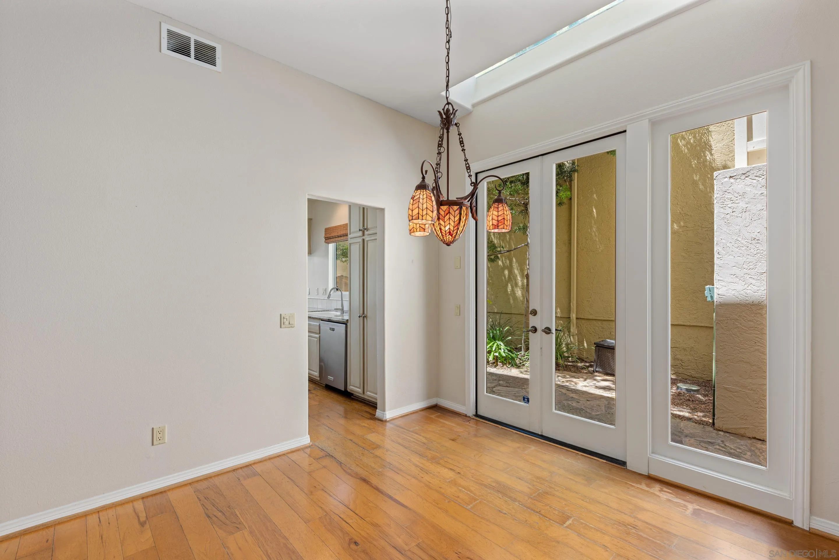 Photo #11: 250028171 Listing: Photo #11