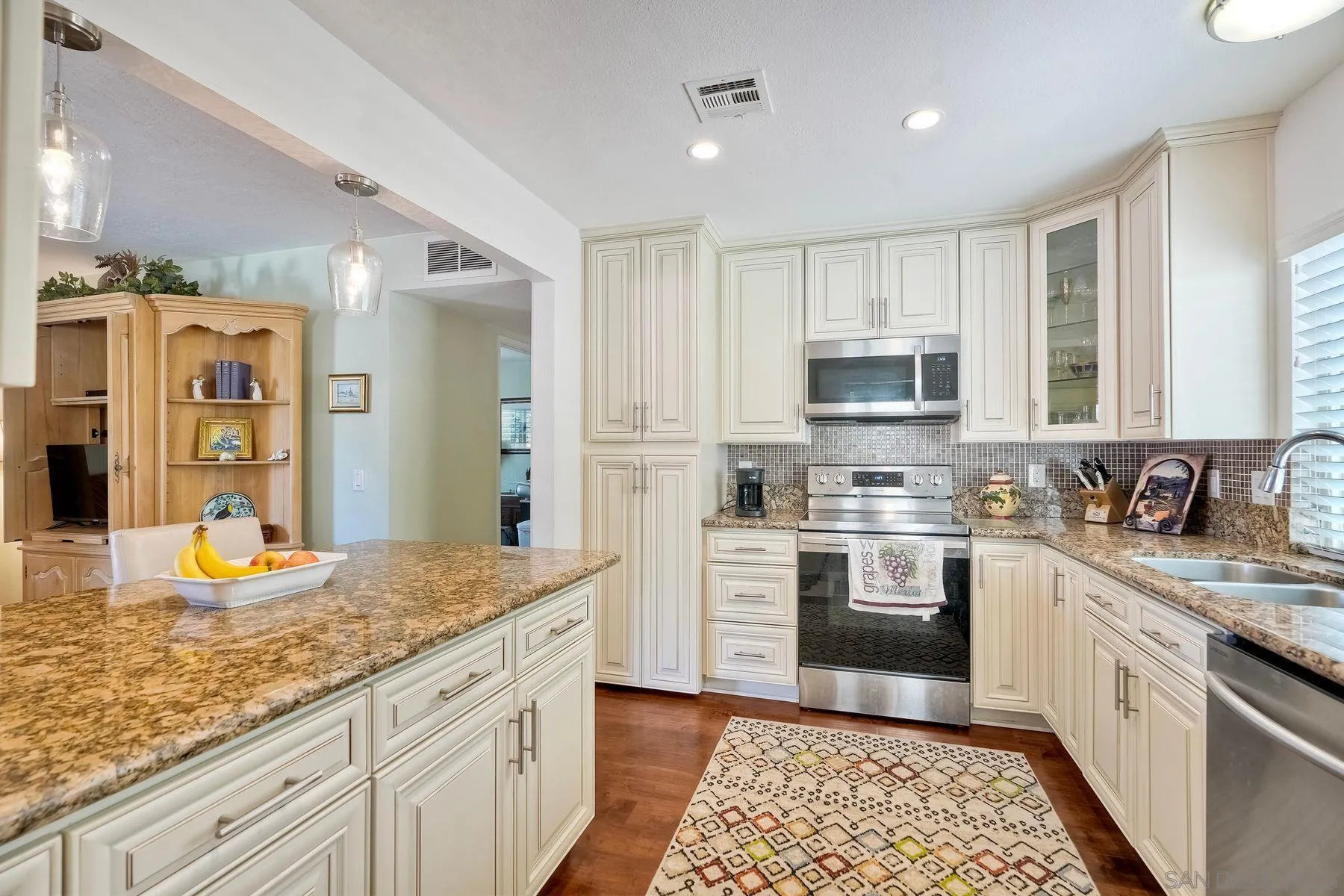 Photo #2: 250028193 Listing 