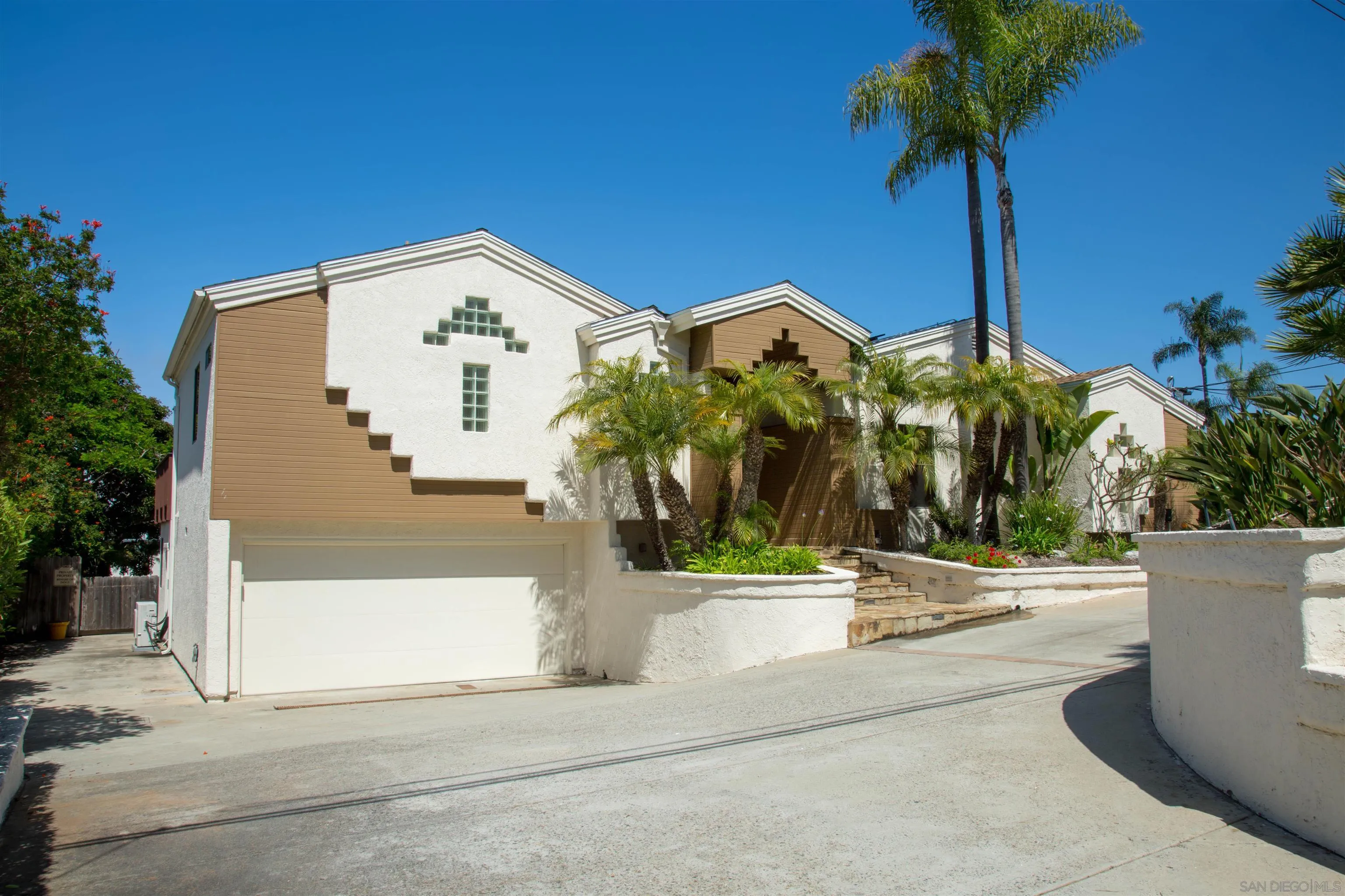 https://cdn.realtyfeed.com/cdn/127/250028248/b3e7568de89da82652a173766a6da998.webp