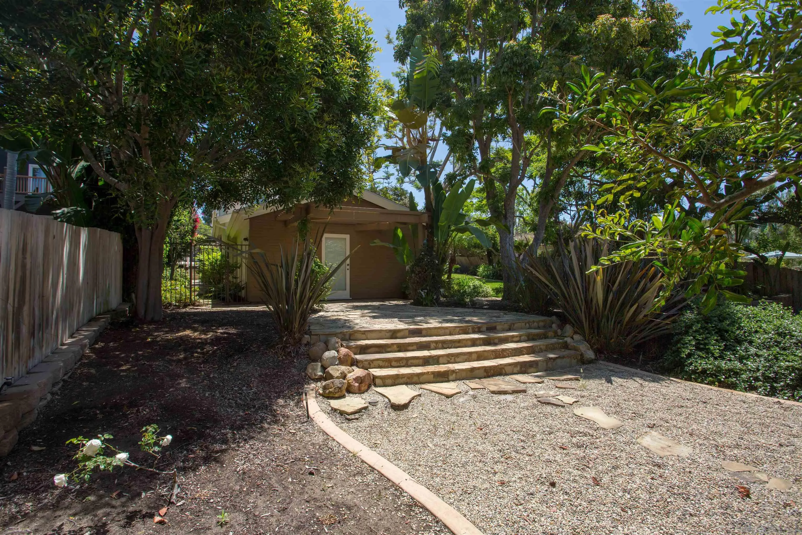 https://cdn.realtyfeed.com/cdn/127/250028248/c57568b7f550de7d60ca4ba8c2d44251.webp