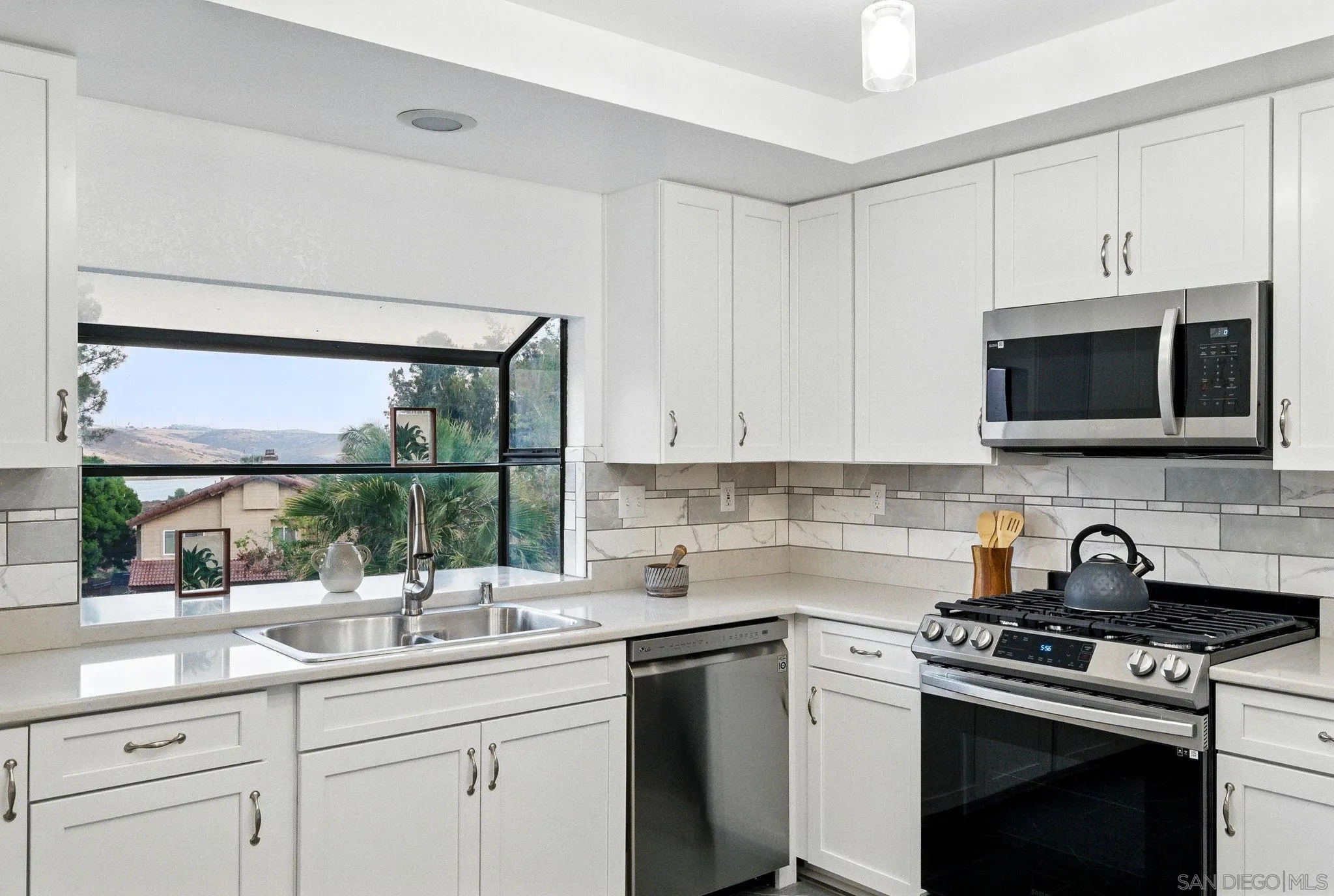 https://cdn.realtyfeed.com/cdn/127/250028284/2ce9b161169fe434ed13f6e0ee7b7fc7.webp