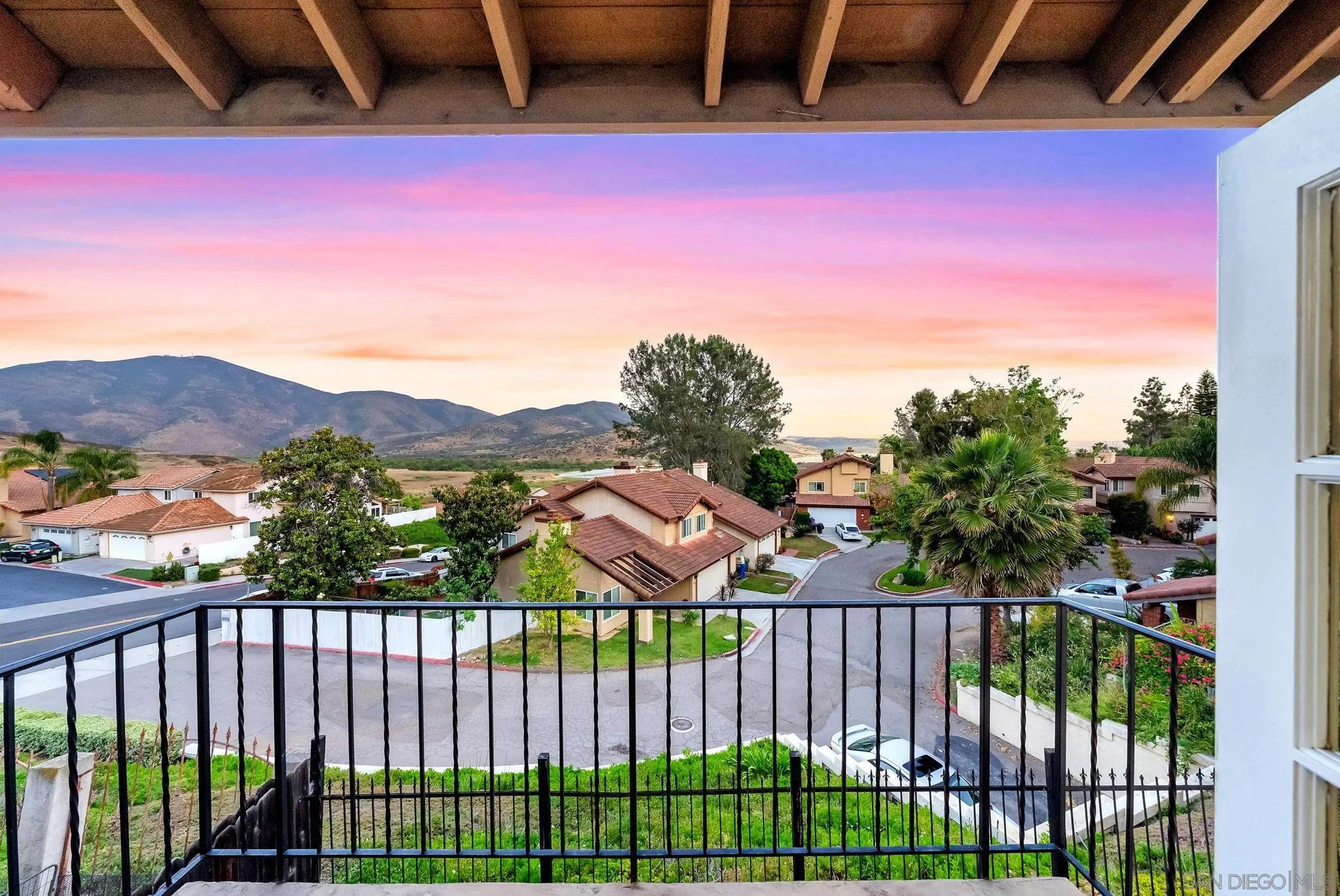https://cdn.realtyfeed.com/cdn/127/250028284/88a1d13e797b76f6e46b545fbd348c3c.webp