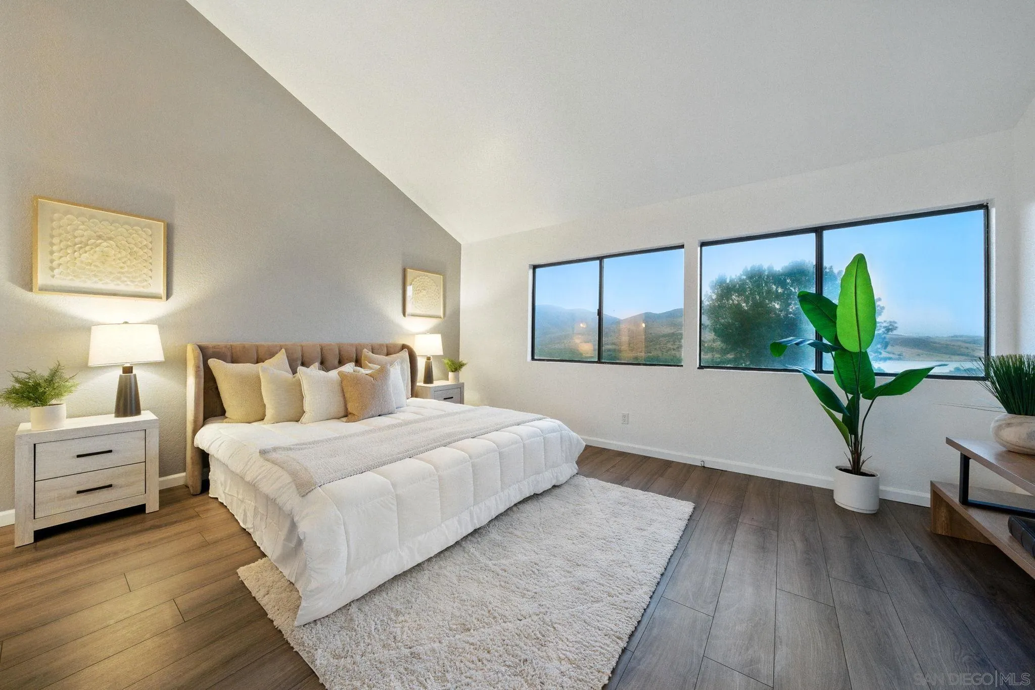 https://cdn.realtyfeed.com/cdn/127/250028284/b45e59cce7085f988f519b547ef3461c.webp