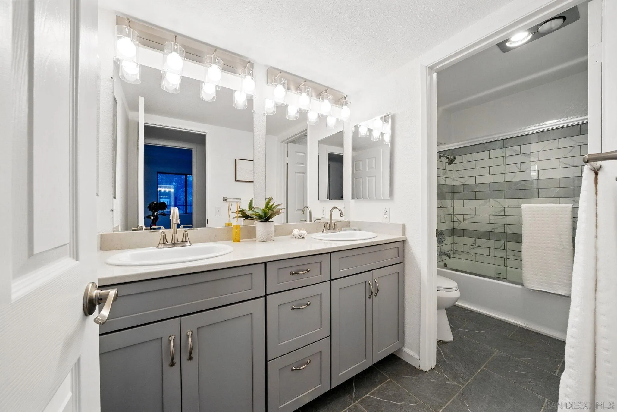 https://cdn.realtyfeed.com/cdn/127/250028284/cb639e86a5ebcfe65f1b591c7c3d1eee.webp