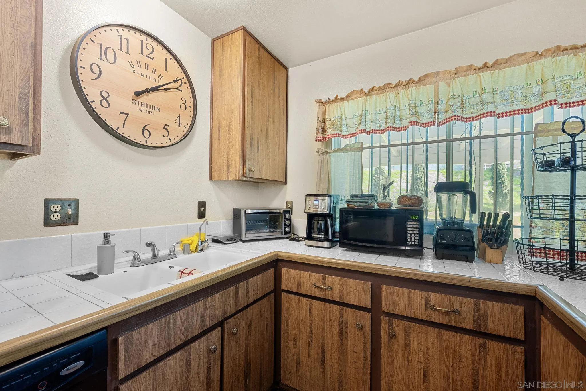 https://cdn.realtyfeed.com/cdn/127/250028287/b4fada5dcb03048c56a61e9cee2e6b0a.webp