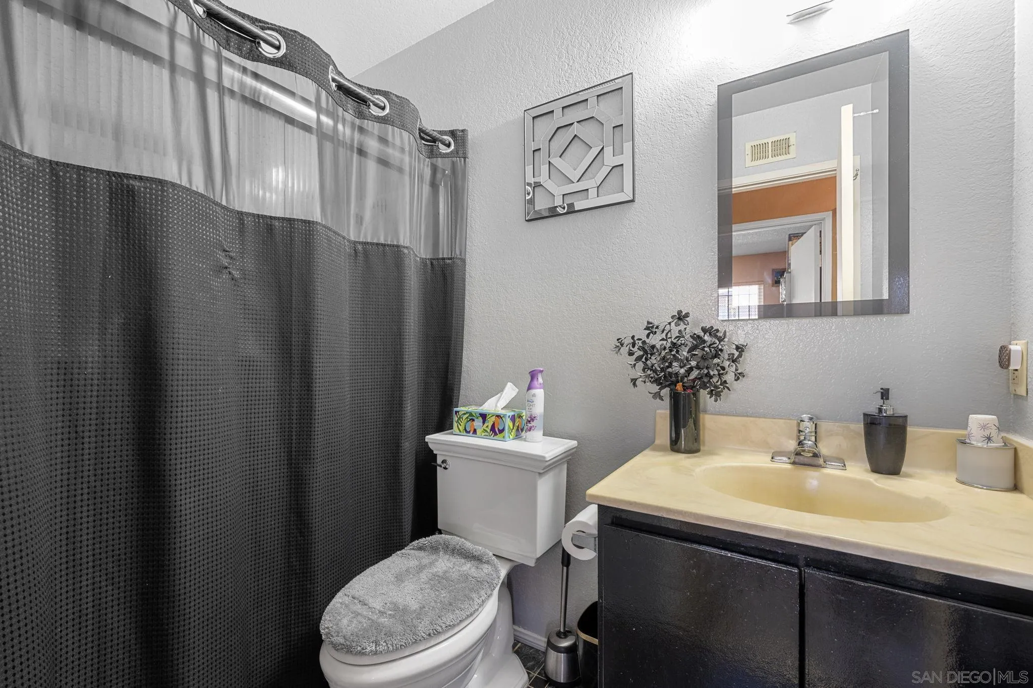 https://cdn.realtyfeed.com/cdn/127/250028287/ce7e75ba0e6ff2fac20be44f3b6e13ef.webp