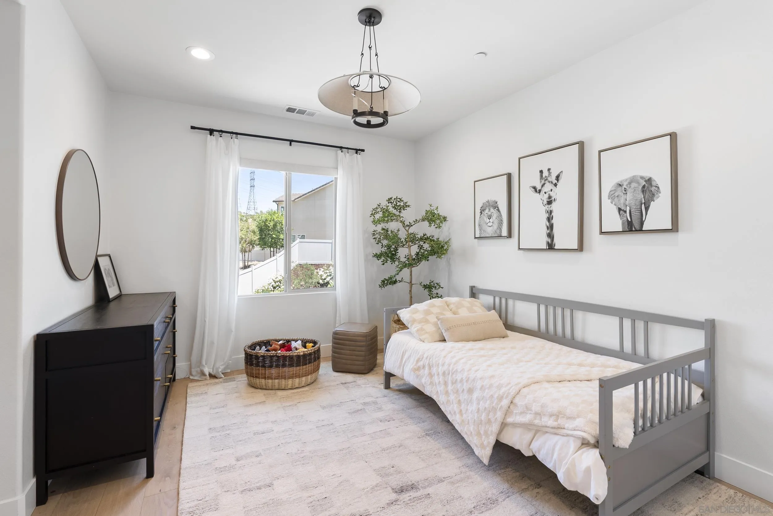 https://cdn.realtyfeed.com/cdn/127/250028303/af9a721039a437676e91b96af17b6b93.webp