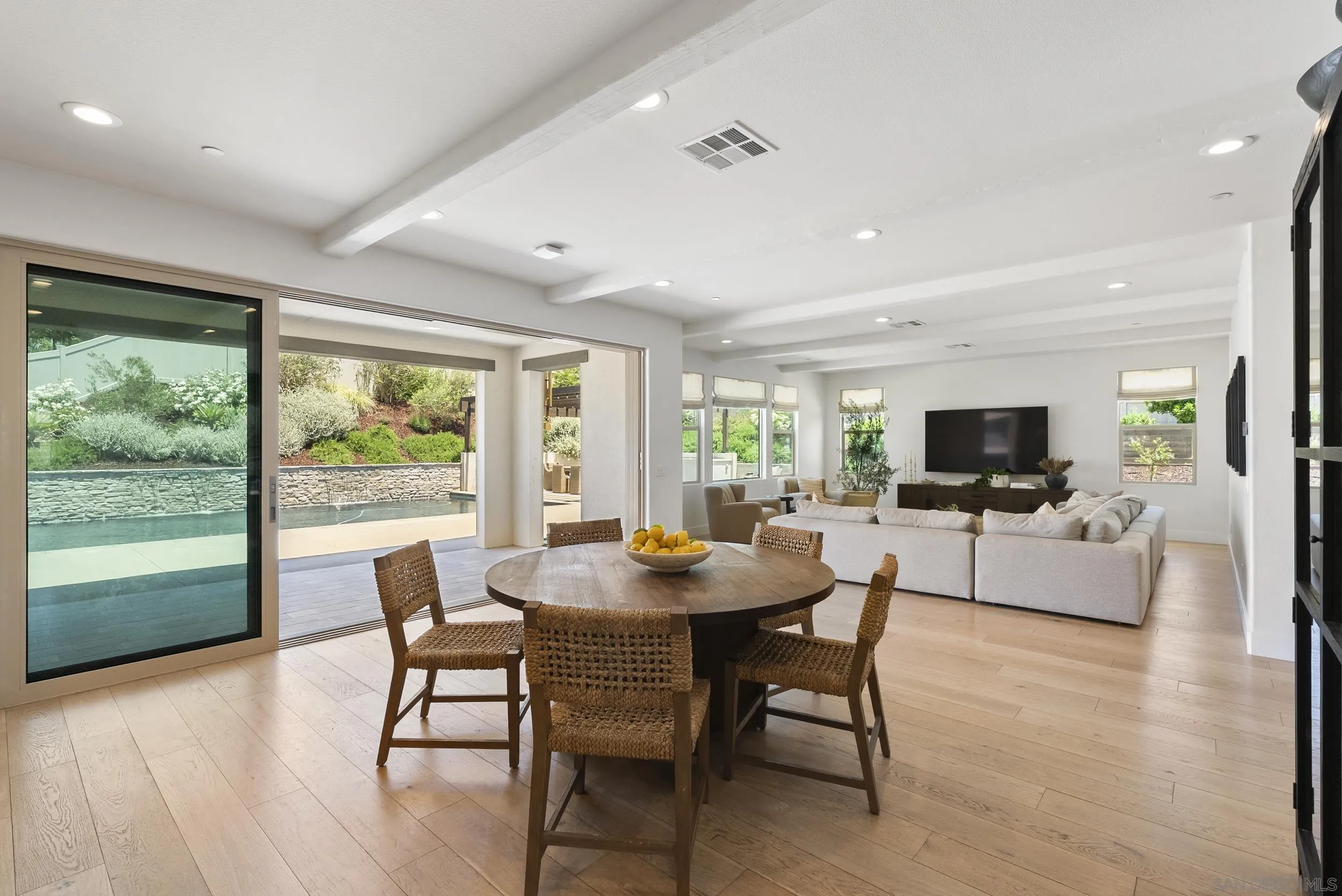 https://cdn.realtyfeed.com/cdn/127/250028303/c439155165cef72cffe4988c9c42168d.webp