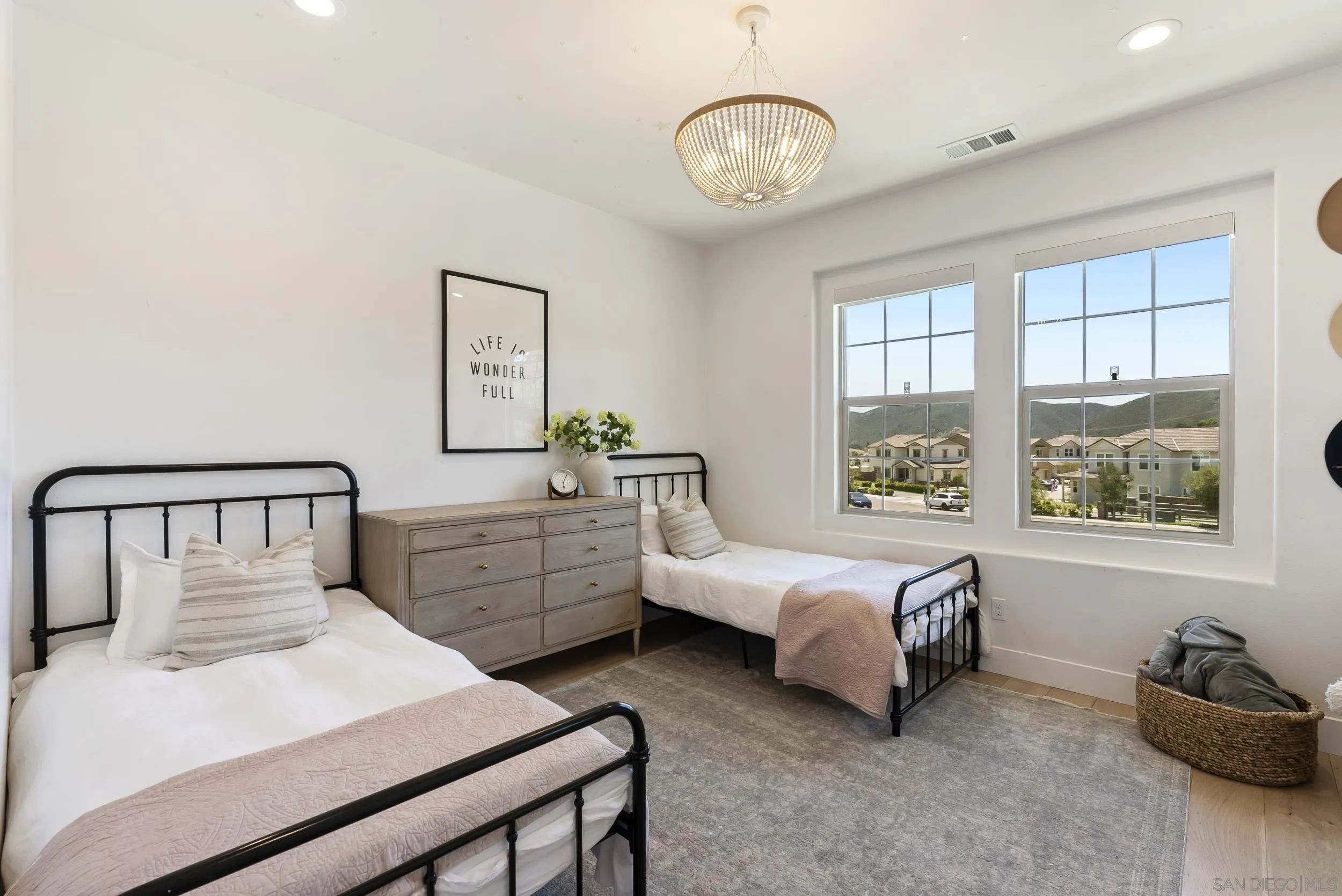 https://cdn.realtyfeed.com/cdn/127/250028303/fee426b72869b61f3b5937ae8732571f.webp
