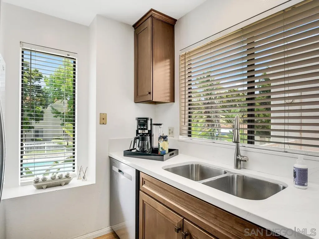 https://cdn.realtyfeed.com/cdn/127/250028311/29cf2dafe49ae8de90c36f742f55abea.webp