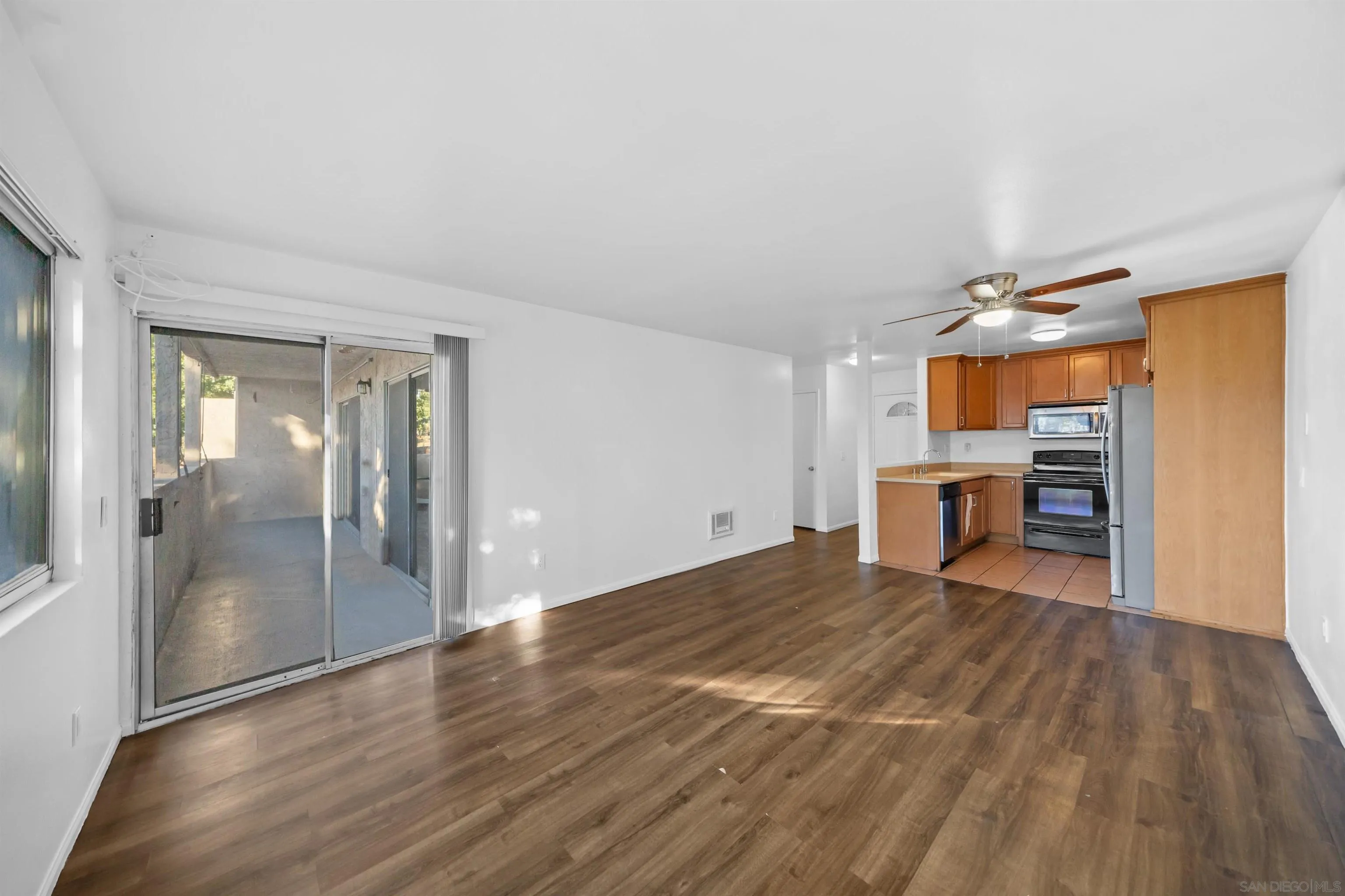 https://cdn.realtyfeed.com/cdn/127/250028313/fb0cfe7ff40de422a9defdd24ea95e11.webp