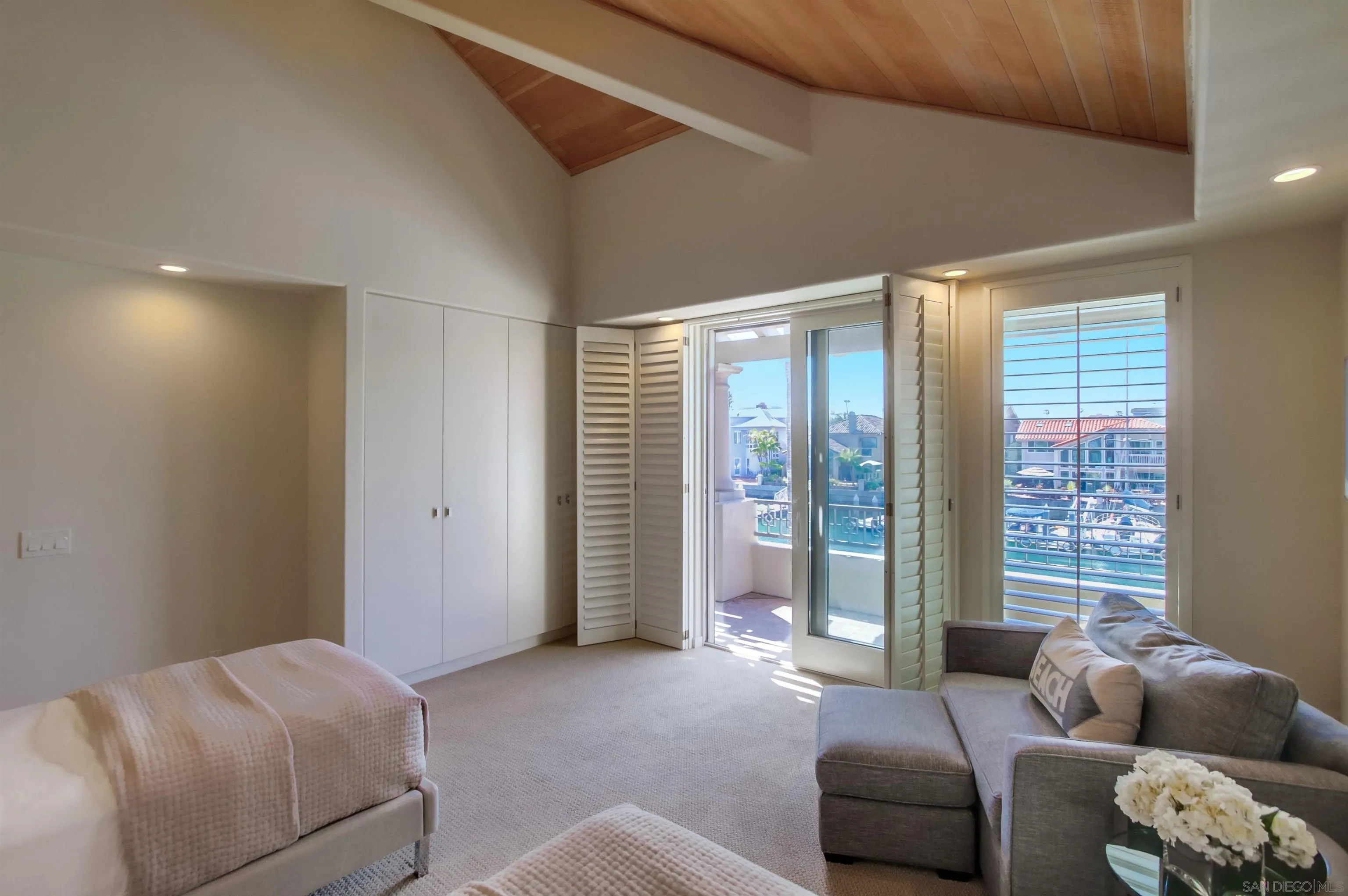 https://cdn.realtyfeed.com/cdn/127/250028315/6a17a2345bc94011698396537704ee61.webp