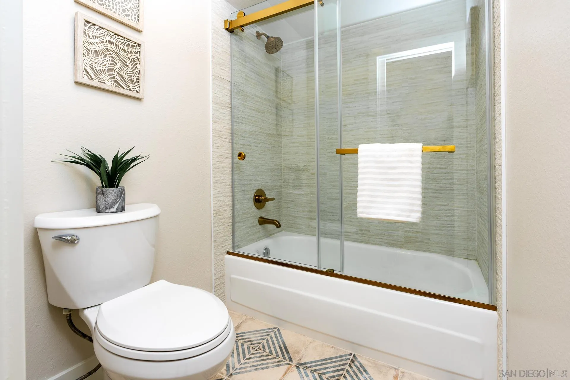 Photo #36: 250028317 Listing: Photo #36