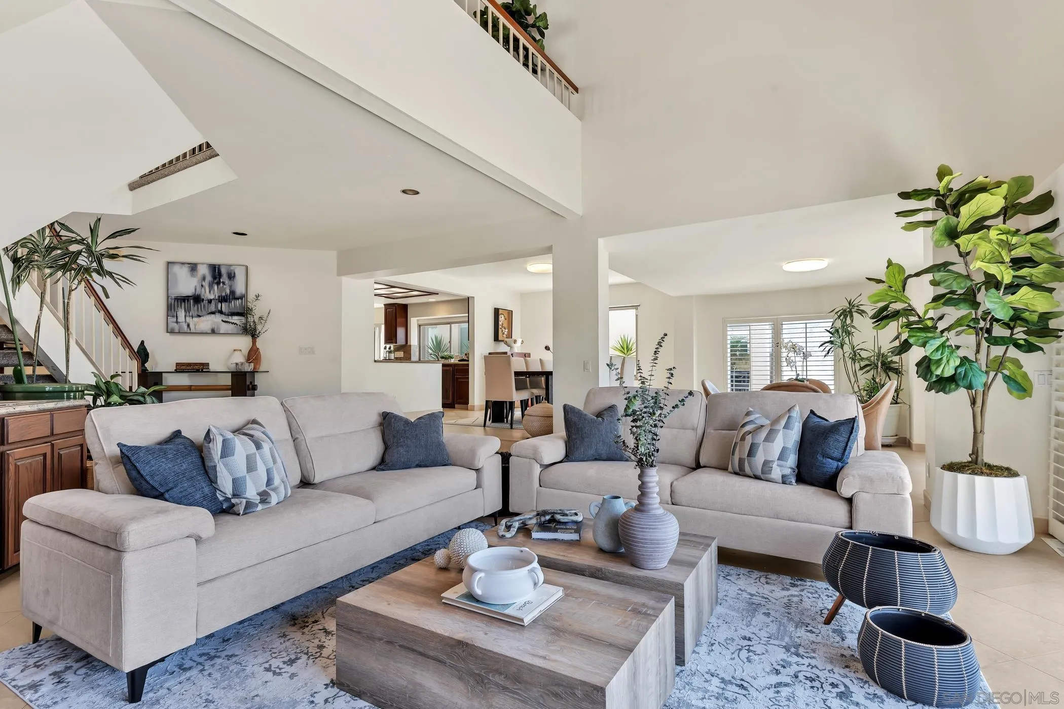 https://cdn.realtyfeed.com/cdn/127/250028321/2f17b13f6ce5556b99981b175a272443.webp