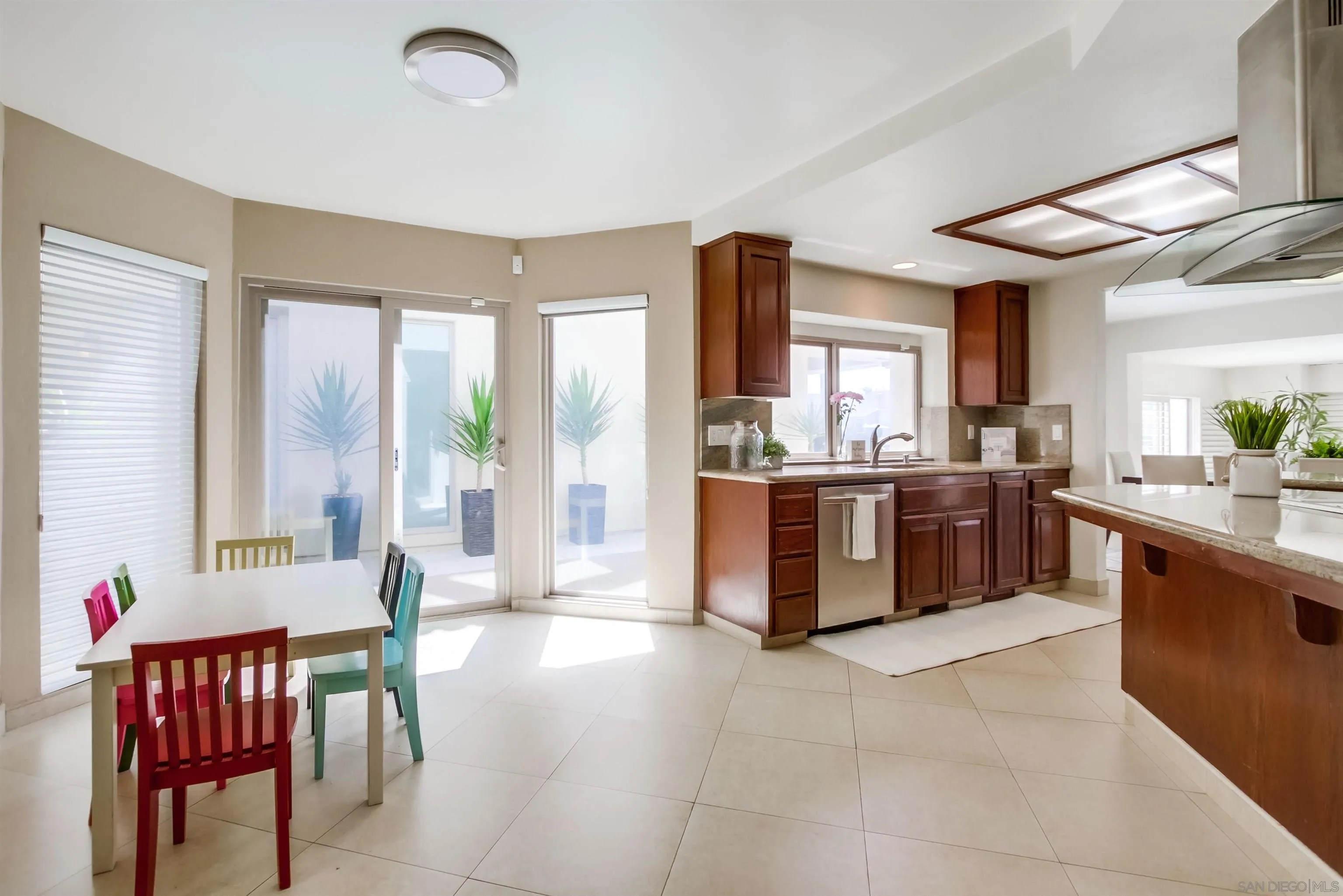 https://cdn.realtyfeed.com/cdn/127/250028321/e4553ef6b7e1d437bb912b29968e046b.webp