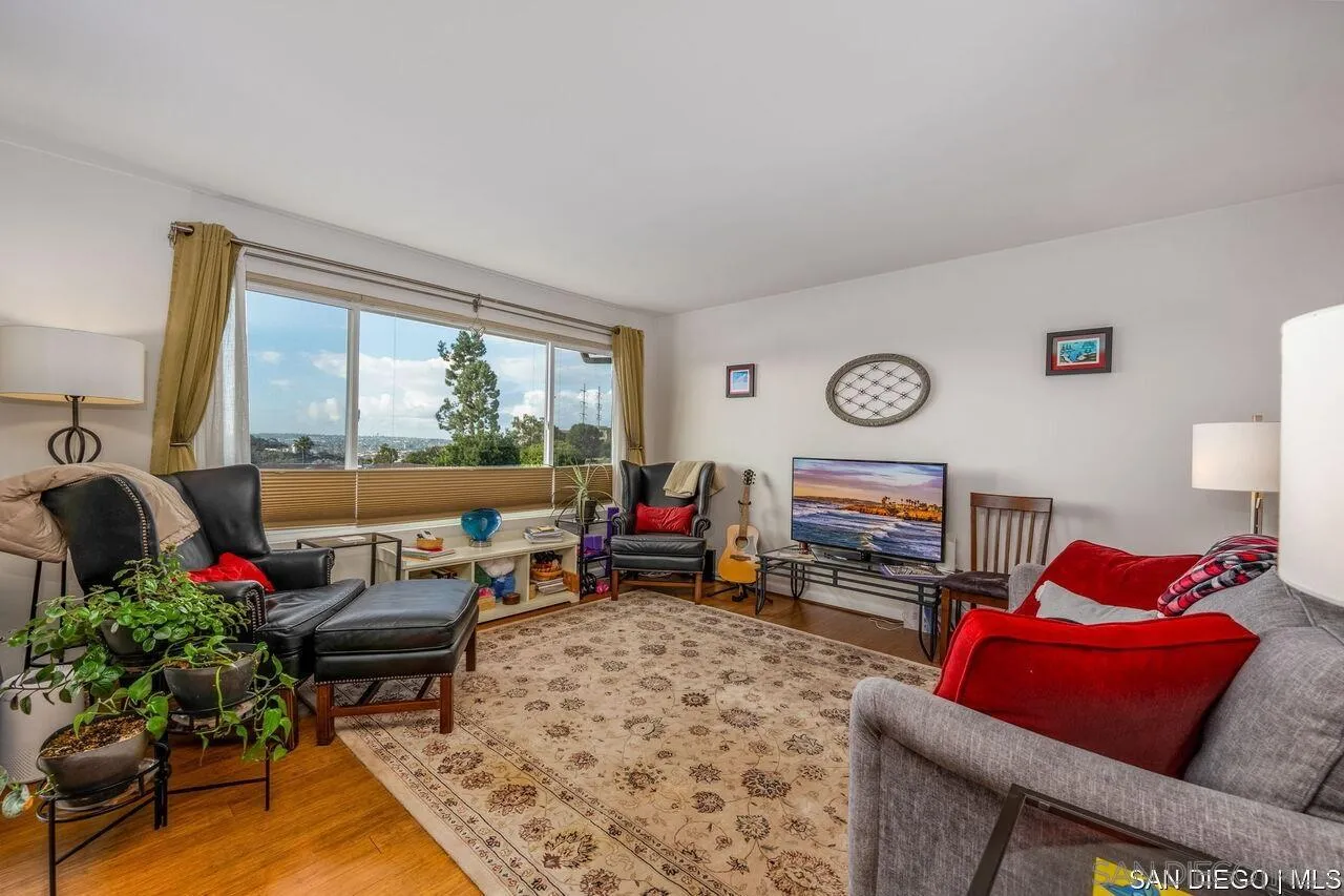 Photo #2: 250028325 Listing 