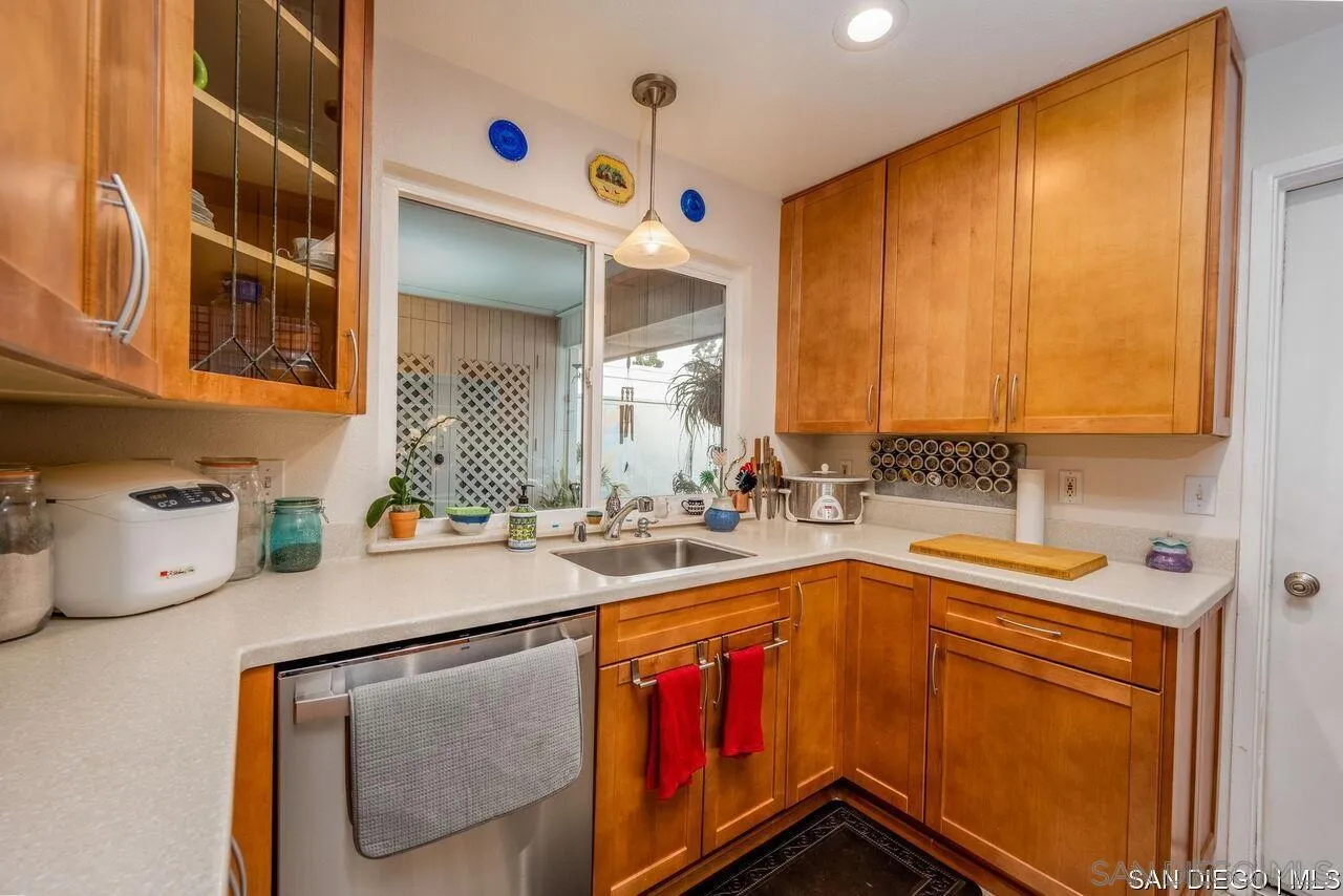 Photo #11: 250028325 Listing: Photo #11