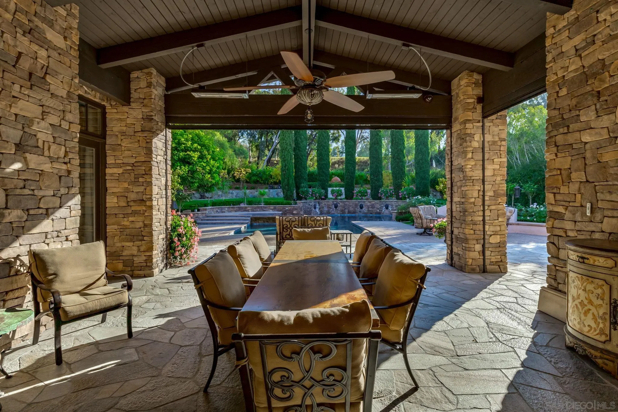 https://cdn.realtyfeed.com/cdn/127/250028339/37d622158bbe7376e8ed4deb713b8213.webp