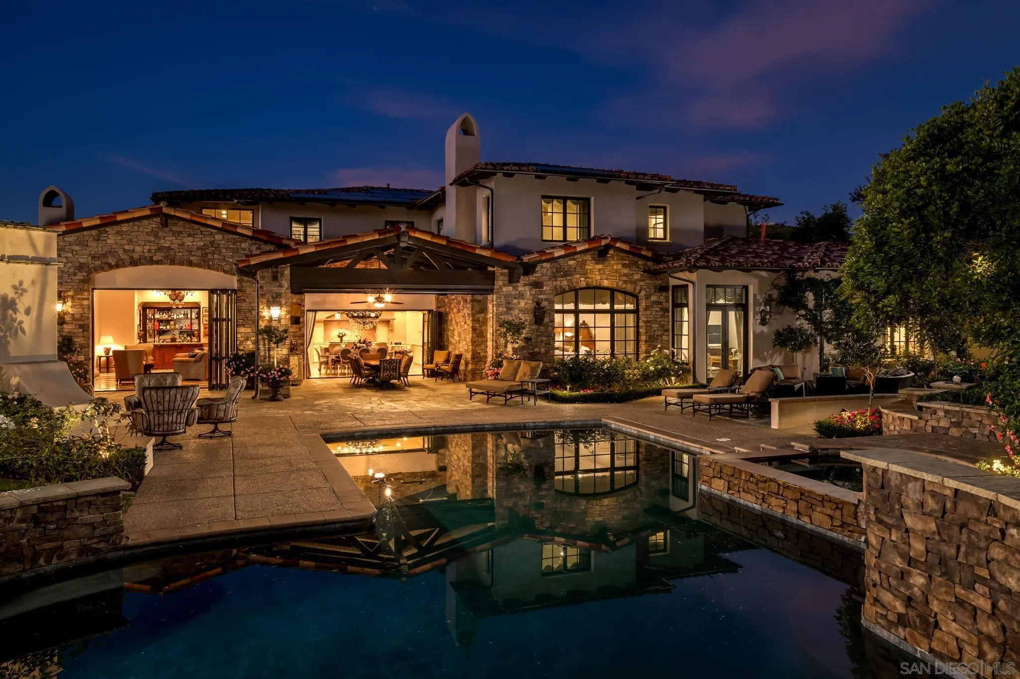 https://cdn.realtyfeed.com/cdn/127/250028339/8eb29515b8d4fde96e5e197bbf79e793.webp