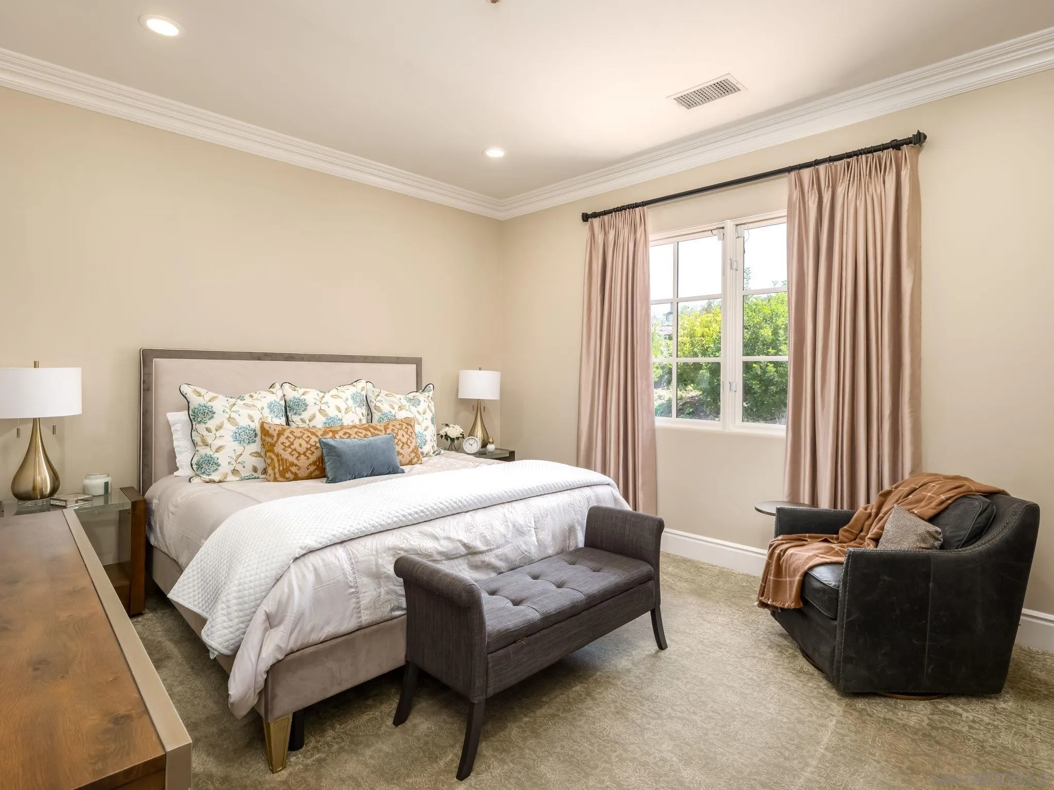 https://cdn.realtyfeed.com/cdn/127/250028339/9289d0414bb44831fcb42c134348c10d.webp