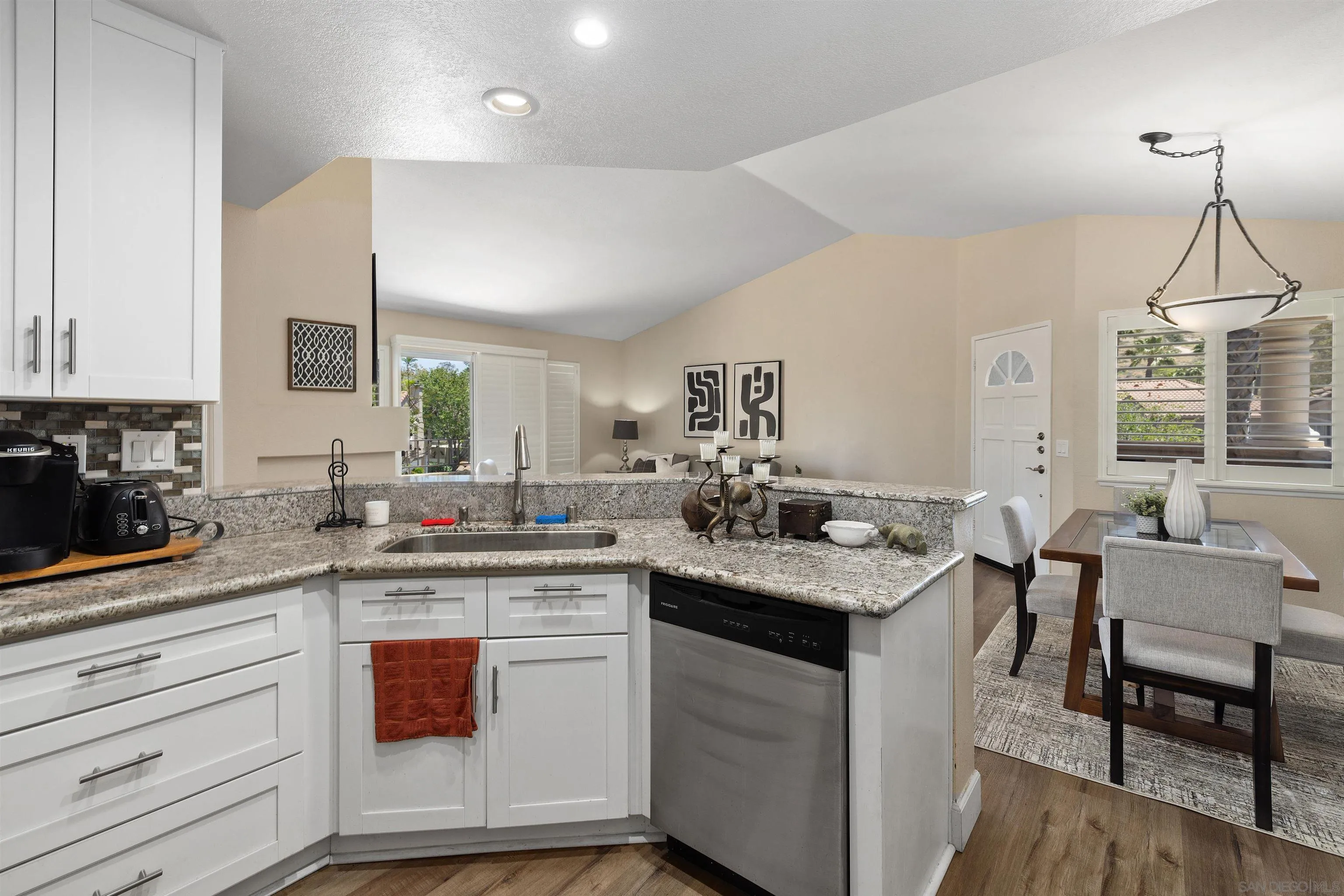https://cdn.realtyfeed.com/cdn/127/250028354/025ac8491c91eb81cabb3b57011d8903.webp