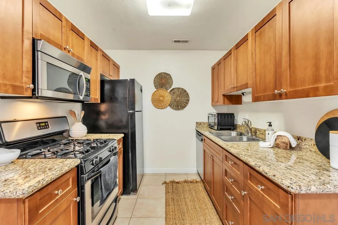 Photo #3: 250028367 Listing 