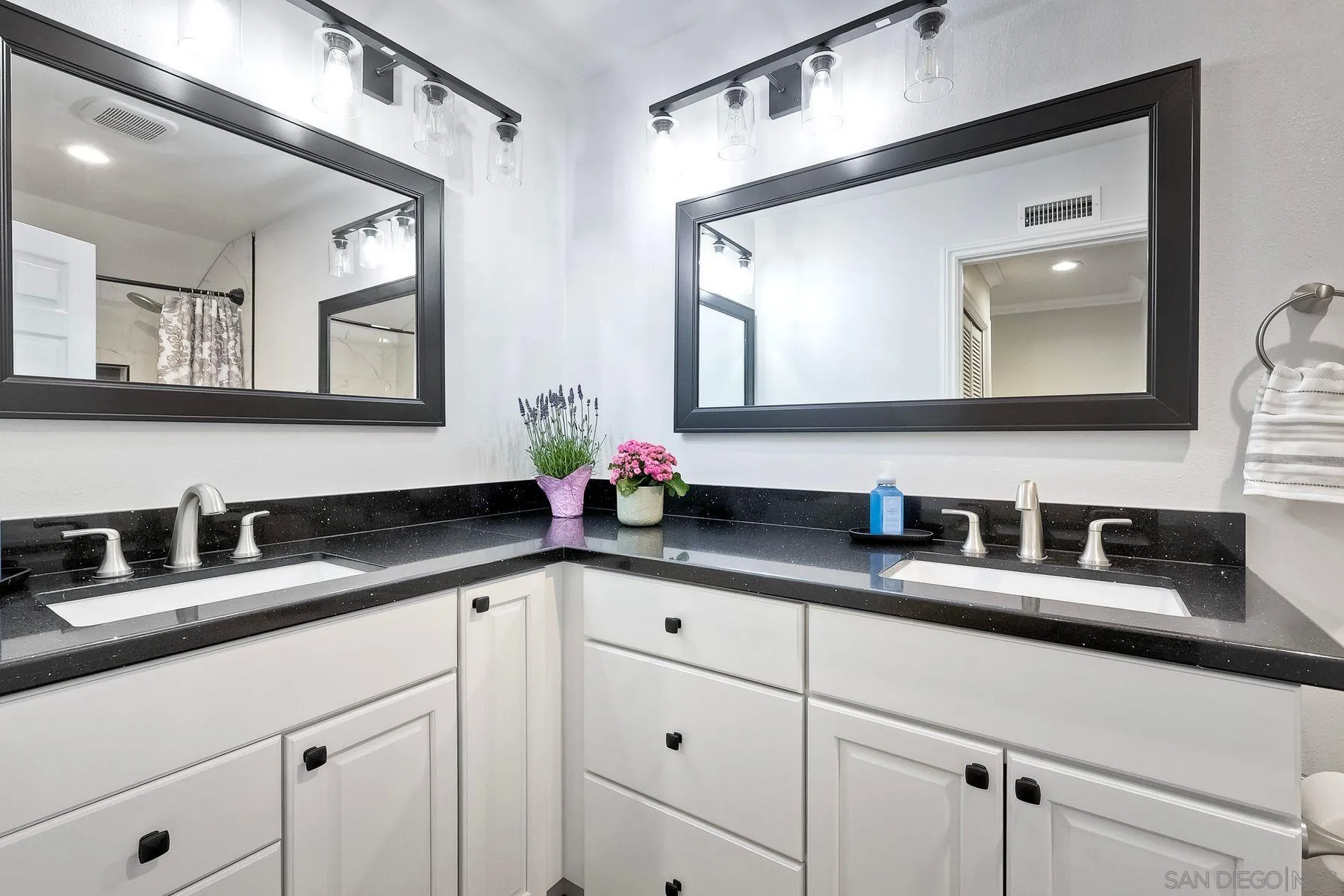 https://cdn.realtyfeed.com/cdn/127/250028368/aa7c619b851cfe66813f065e5893cb01.webp