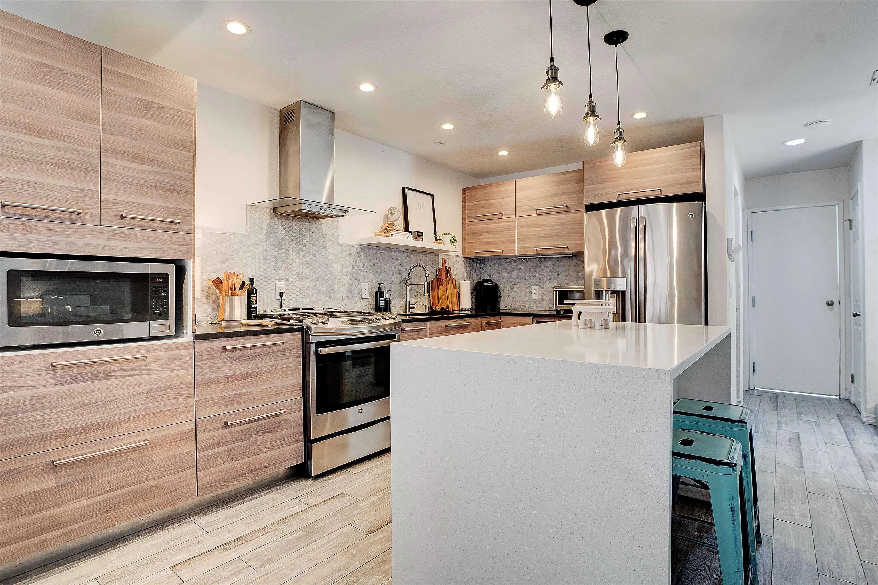 Photo #3: 250028371 Listing 