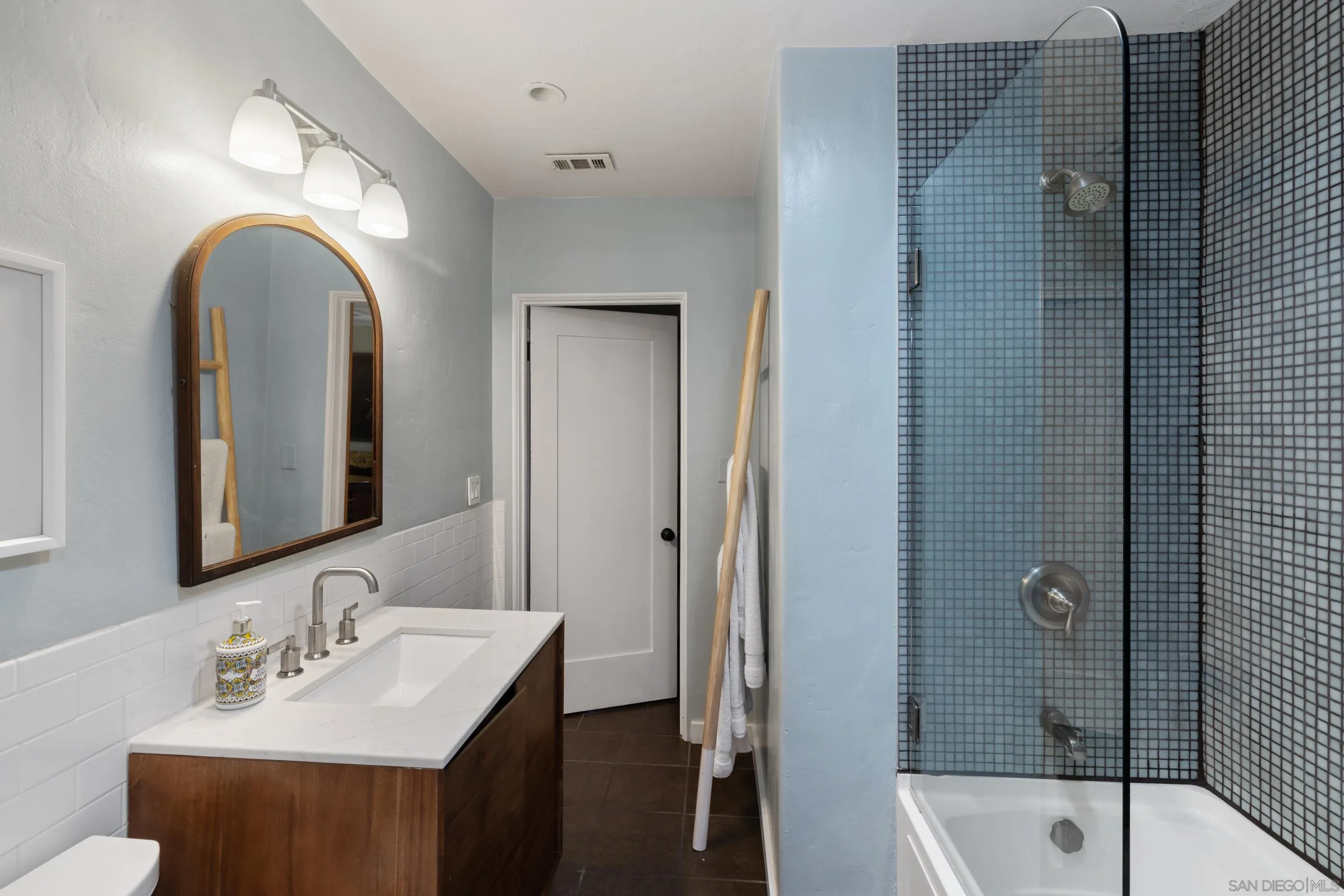 https://cdn.realtyfeed.com/cdn/127/250028402/6f7cb67956602d5e078b25312319c81b.webp