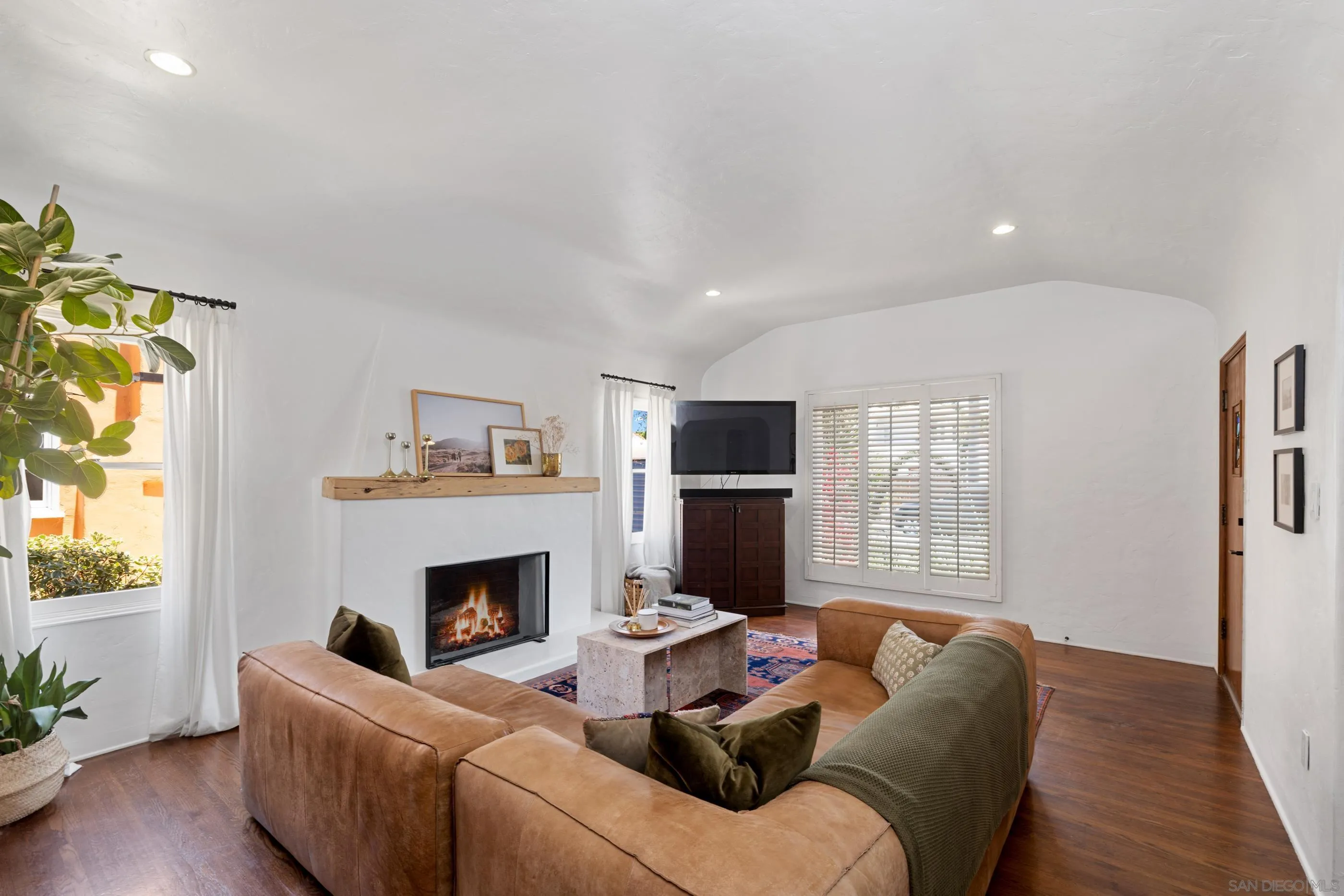 https://cdn.realtyfeed.com/cdn/127/250028402/a7779686df2da5aa98bb9ebdaaf56c84.webp