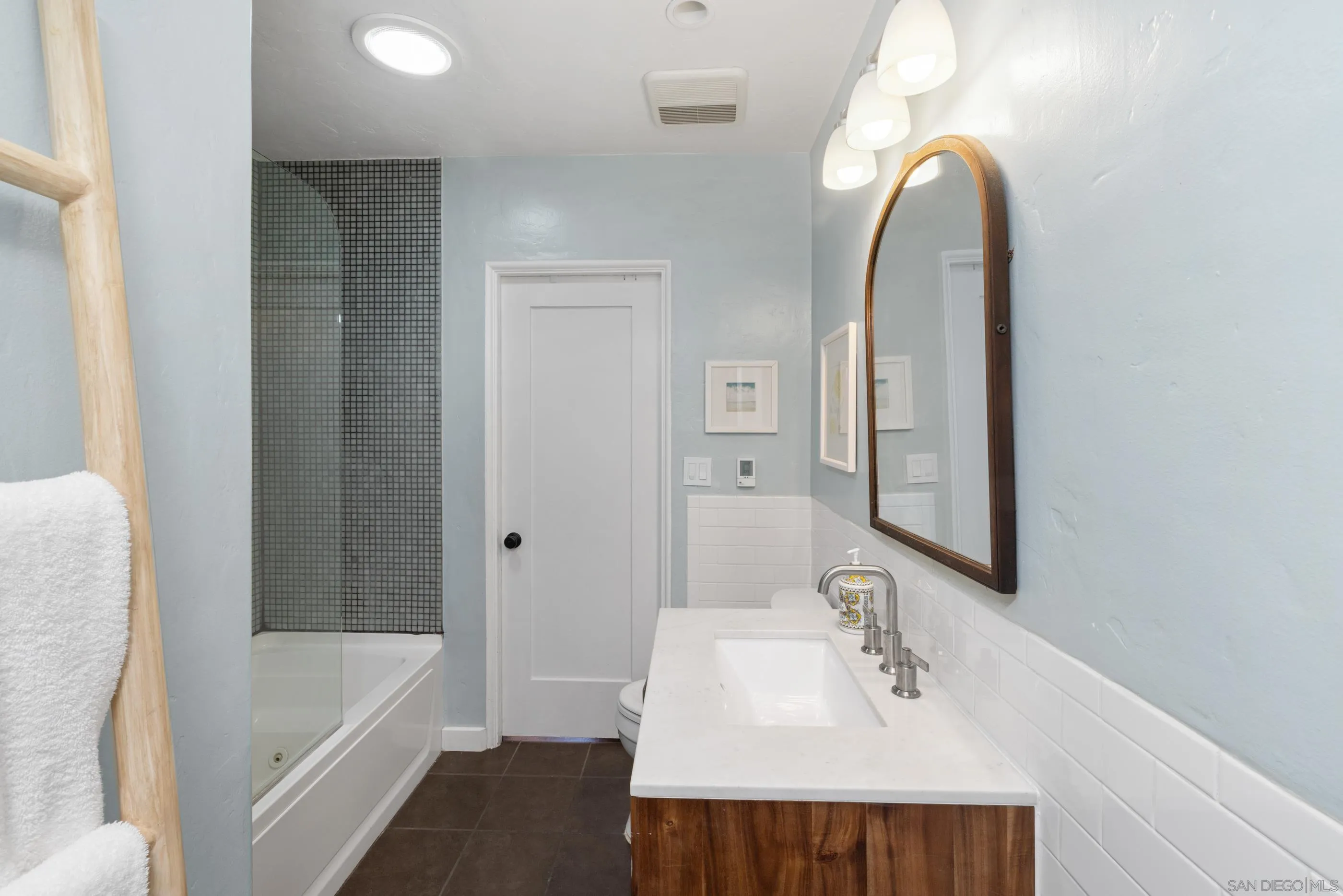 https://cdn.realtyfeed.com/cdn/127/250028402/e8fa1de8946fc7294e6ab03b82df3b25.webp