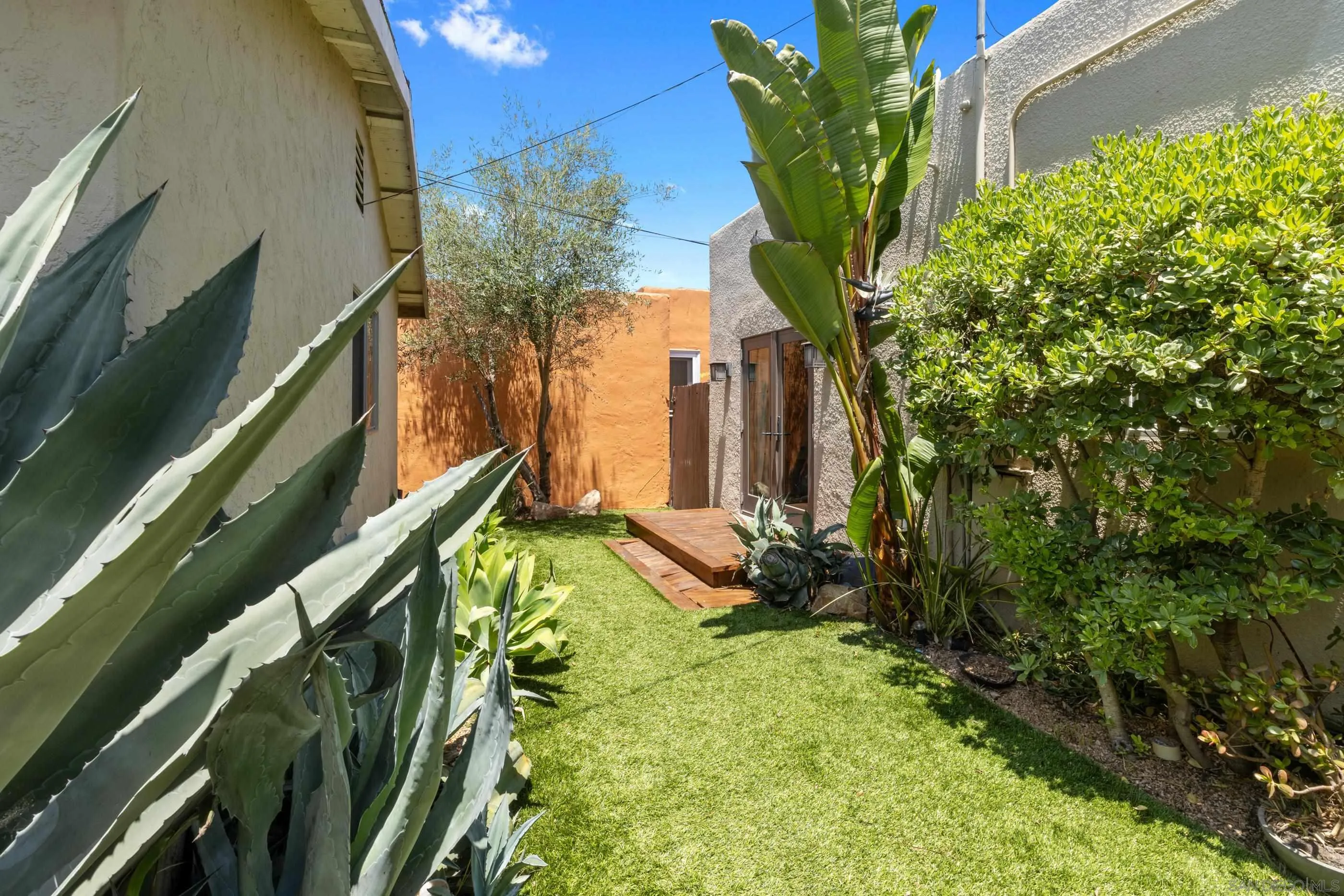 https://cdn.realtyfeed.com/cdn/127/250028402/f2fcaa20f5644c598d91a40e7c63171d.webp