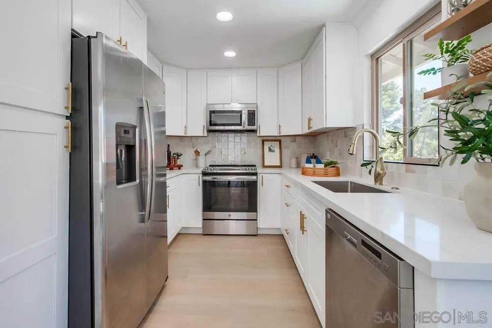 Photo #11: 250028406 Listing: Photo #11