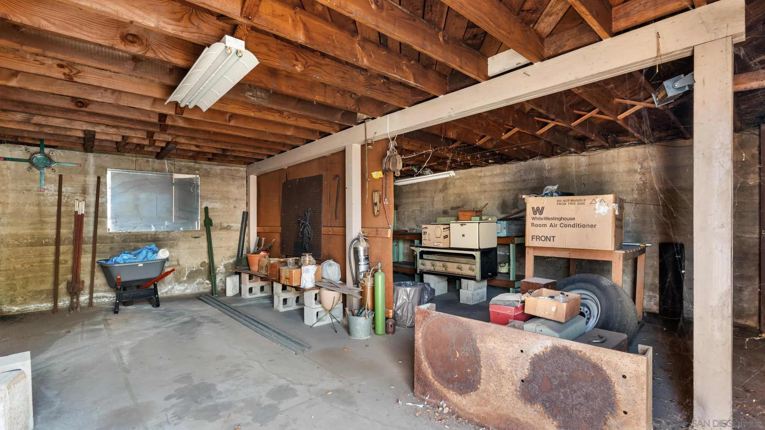 https://cdn.realtyfeed.com/cdn/127/250028408/6ba42e88f1867fcc7e6105874d72b8c9.webp