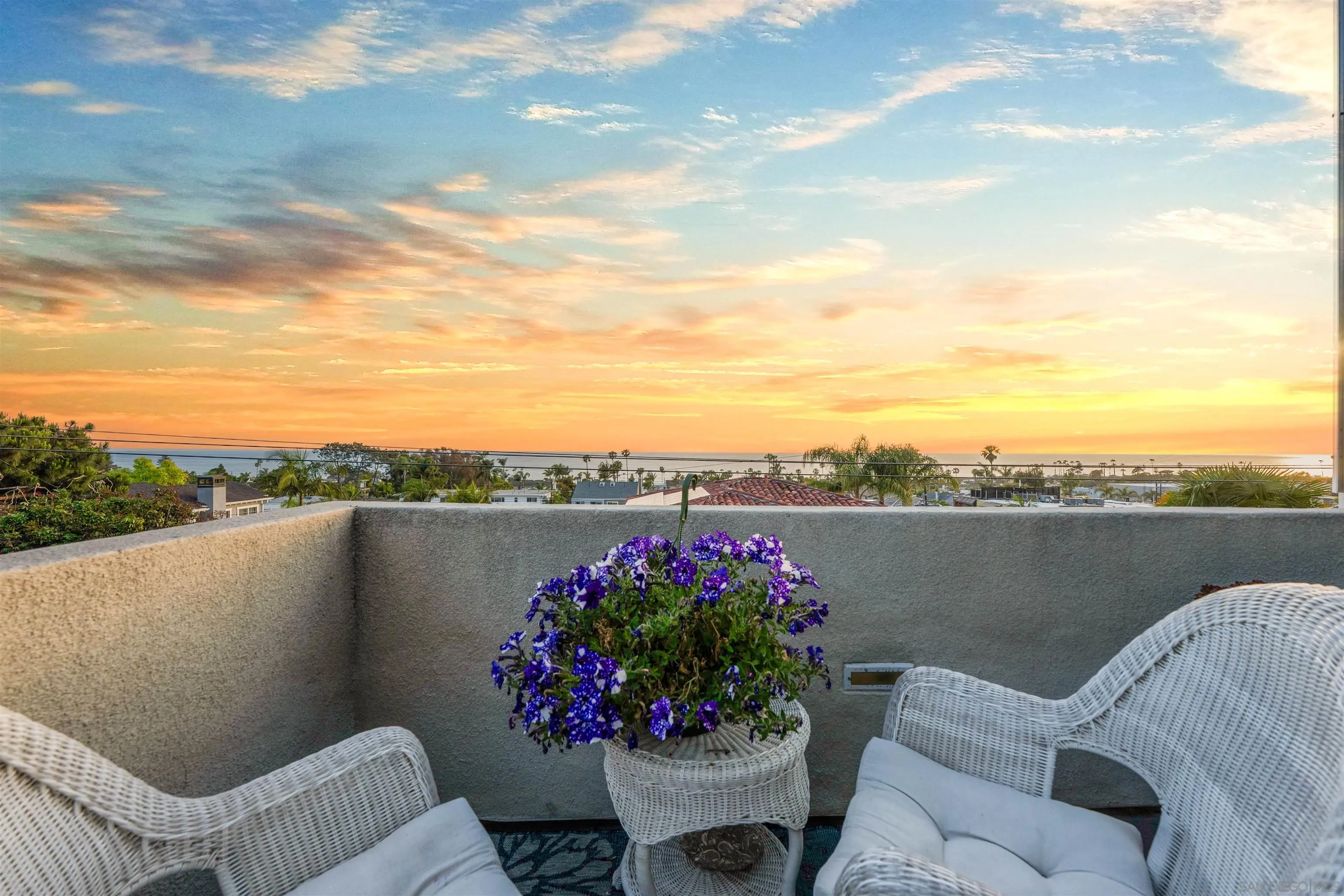 https://cdn.realtyfeed.com/cdn/127/250028413/c21c205750704d19e97ad5f3adfc842f.webp