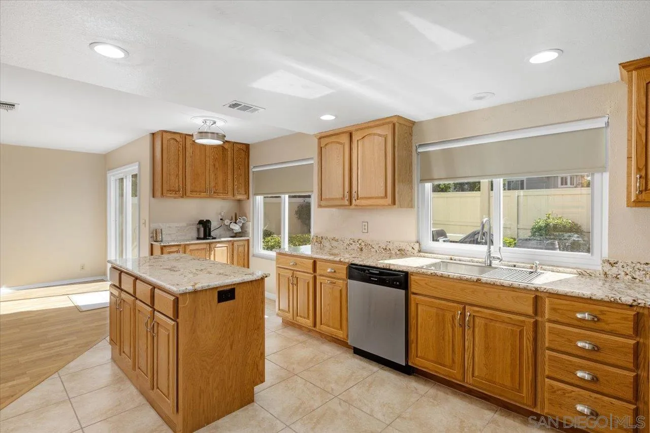 https://cdn.realtyfeed.com/cdn/127/250028428/8d0ef980fd6a811e36adf05d497c2ba3.webp