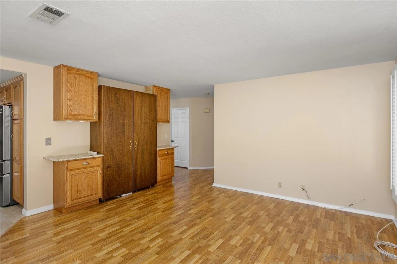 https://cdn.realtyfeed.com/cdn/127/250028428/c9663d93cd2d61867f94946e0d5bd8b4.webp