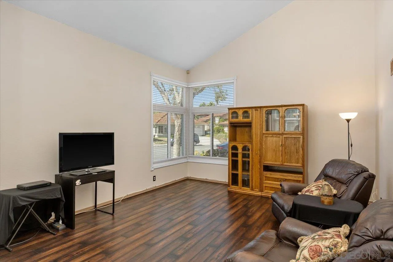 https://cdn.realtyfeed.com/cdn/127/250028428/e44cbd250281cbfafa88ee32e324ae4c.webp