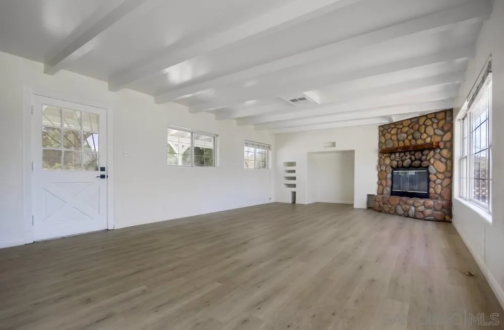 https://cdn.realtyfeed.com/cdn/127/250028431/089ea124b923e251a86ced6b2b891124.webp
