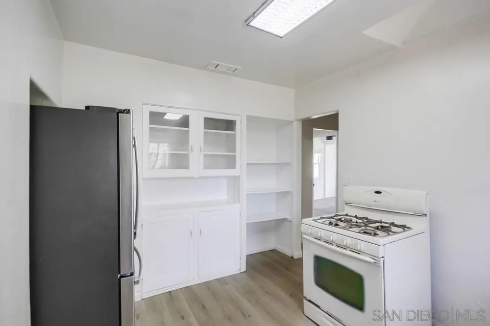 https://cdn.realtyfeed.com/cdn/127/250028431/1bb0e6e06de867c9778cfdebc4480020.webp