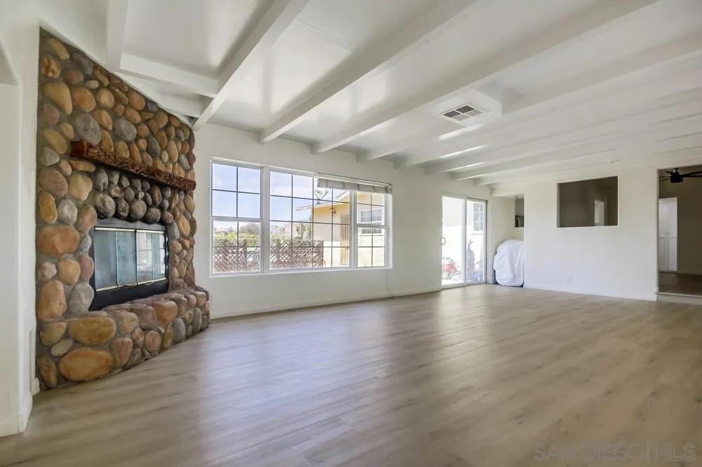https://cdn.realtyfeed.com/cdn/127/250028431/3e8e2e1866fba047d6b37633bd871ef1.webp