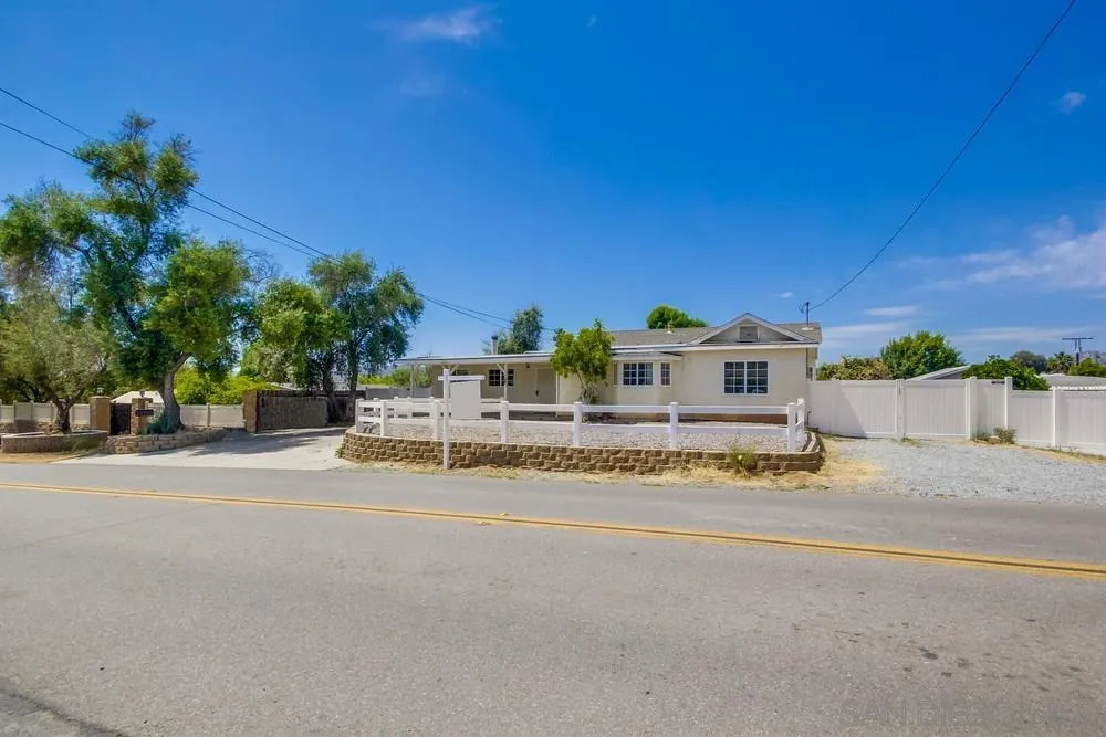 https://cdn.realtyfeed.com/cdn/127/250028431/a0892e7e9bcb6de629be40972946af0d.webp