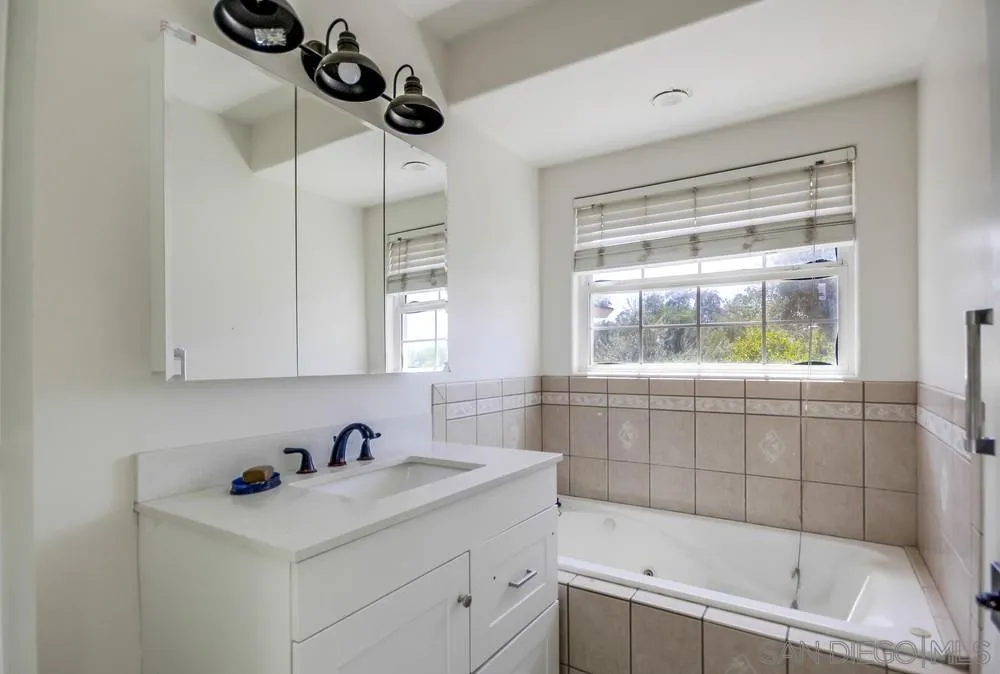 https://cdn.realtyfeed.com/cdn/127/250028431/df575cfeaf6e6cf3505083a188054a89.webp
