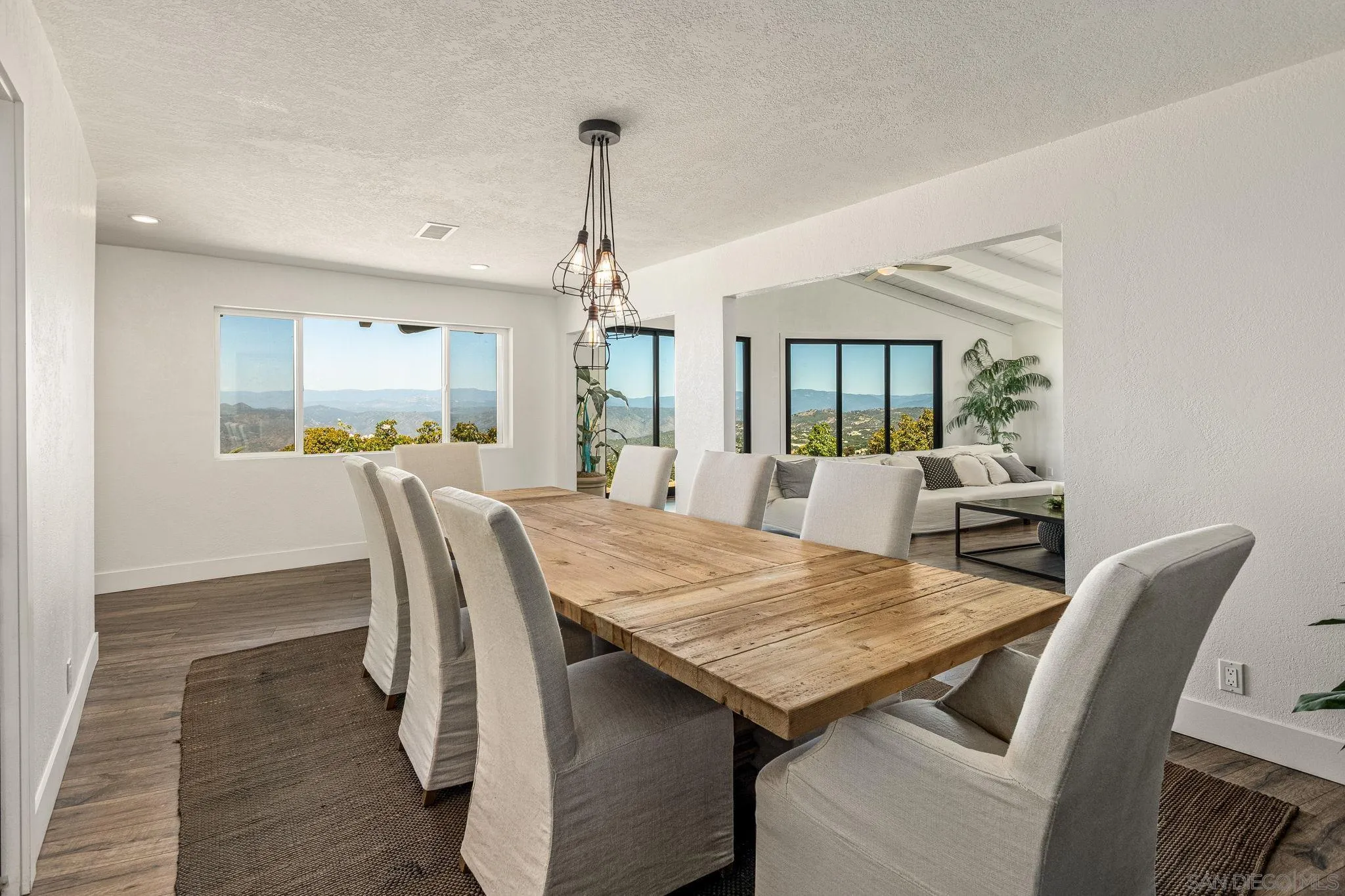 https://cdn.realtyfeed.com/cdn/127/250028438/2d3e4ba905d8bcf7d1e992059680fa1d.webp