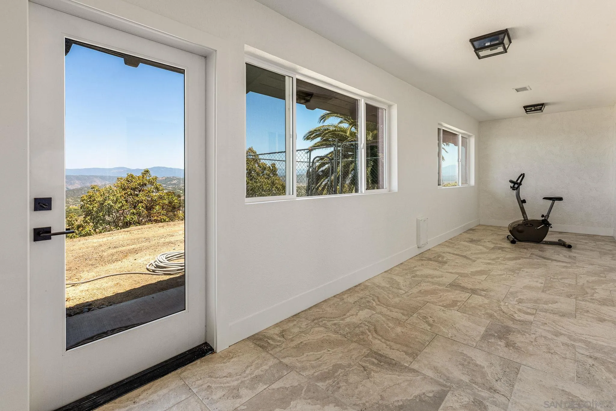 https://cdn.realtyfeed.com/cdn/127/250028438/2f053ac24780b1abeba1f2b2c904c3d4.webp