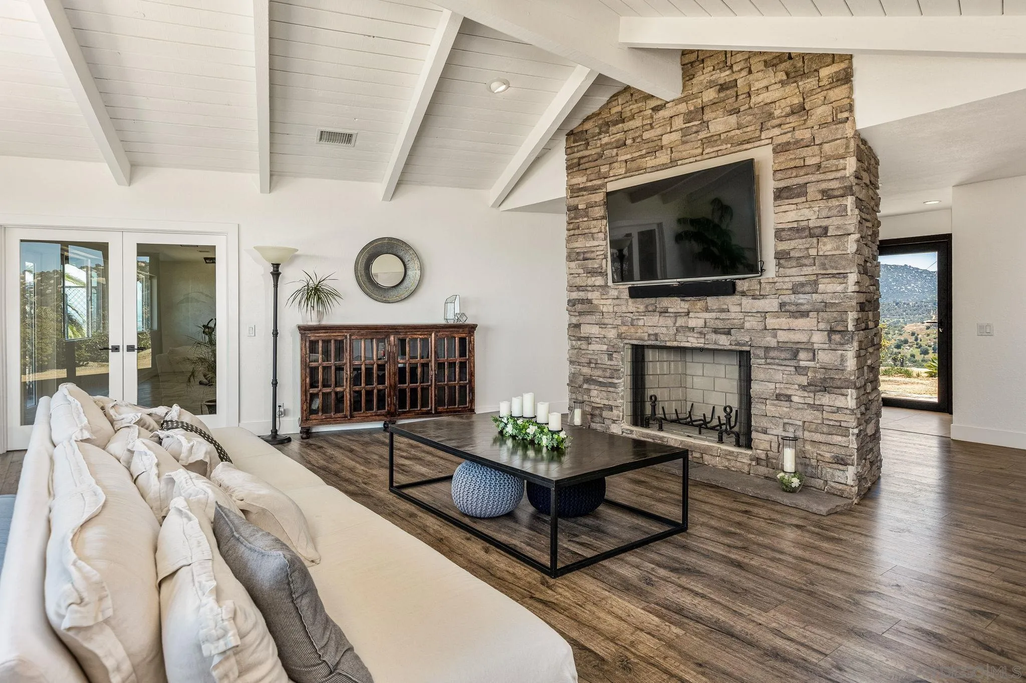 https://cdn.realtyfeed.com/cdn/127/250028438/5b12a0f8e45227b8db6892b8e5e2d5ff.webp