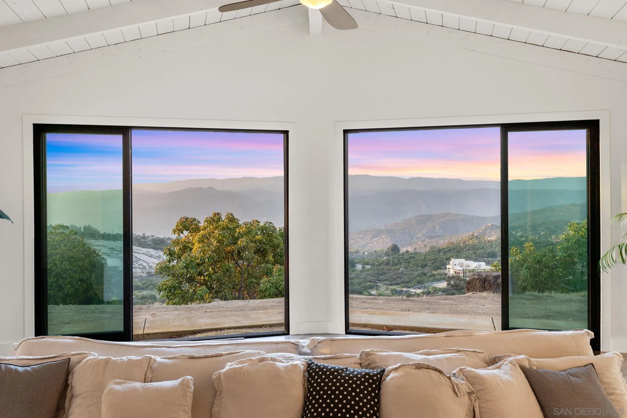 https://cdn.realtyfeed.com/cdn/127/250028438/ae70ce9dd0d478d5917d9ecc572f4f7d.webp